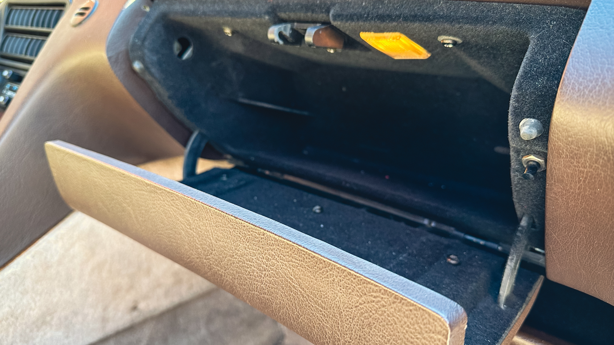 Interior image of 1983 Porsche 928 S (31)
