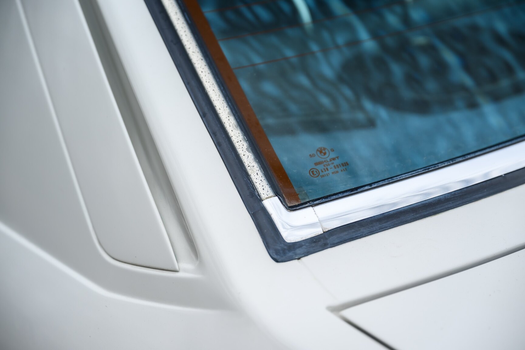 Exterior image of 1986 BMW 520i