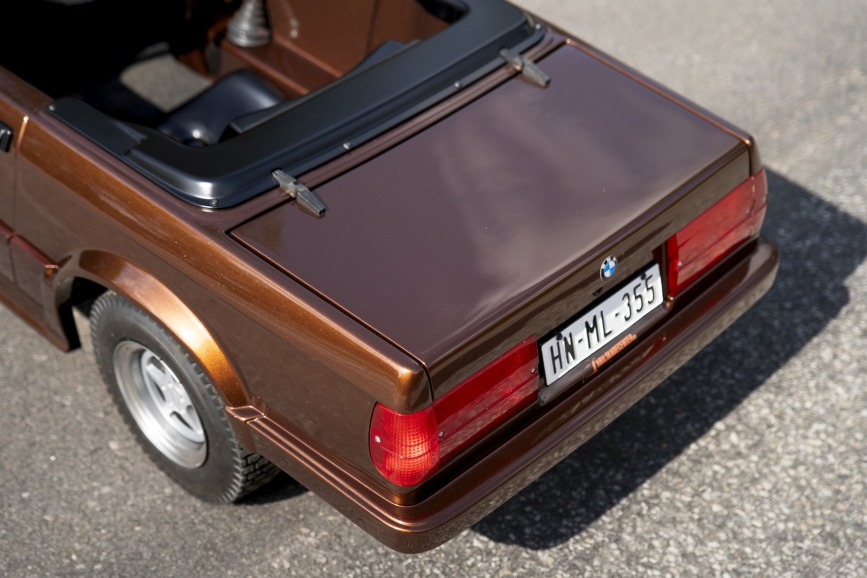 Exteriörbild på 1980 Bmw E30 Mini (12)