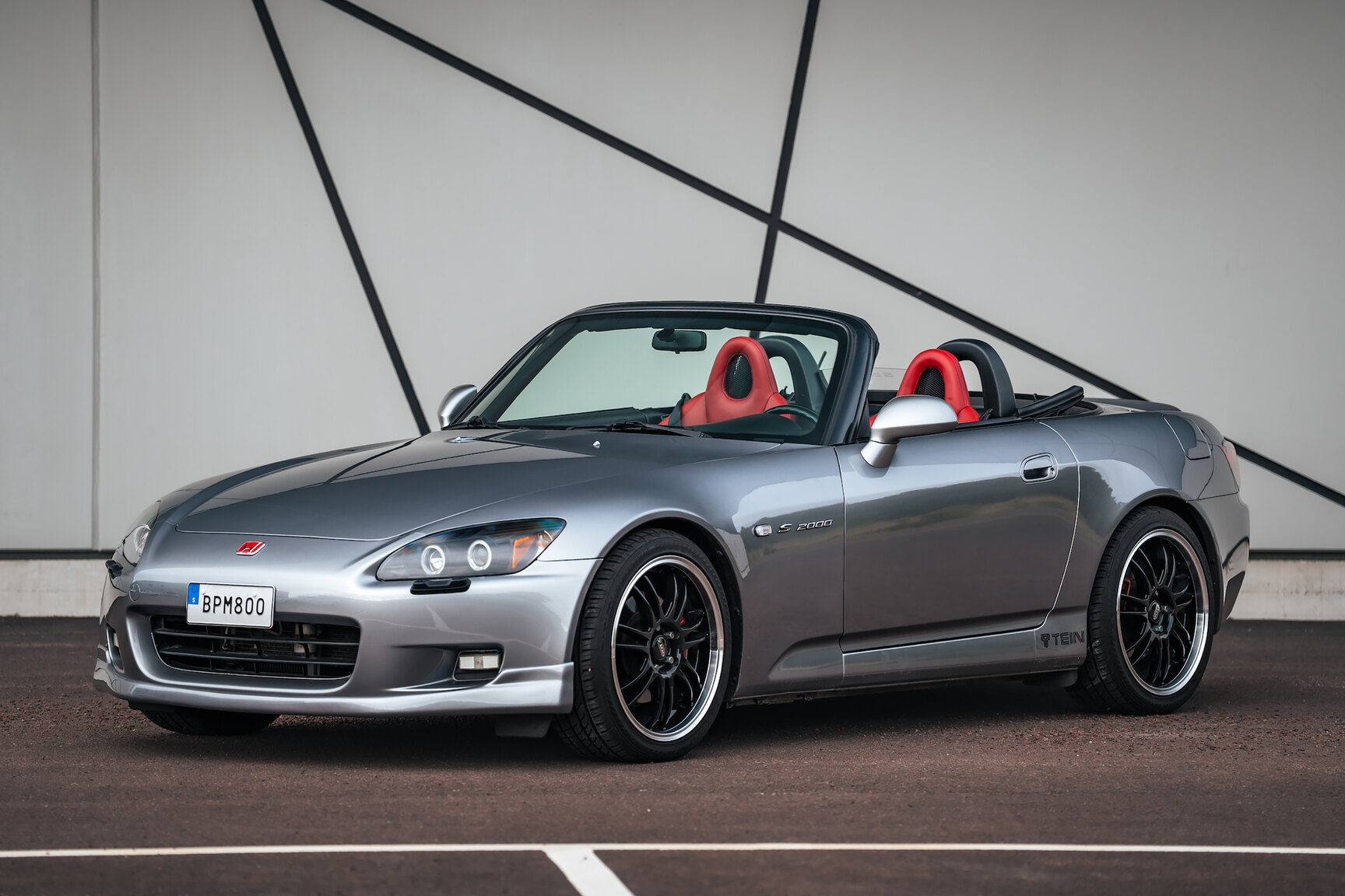 Exterior image of 2000 Honda S2000 AP1