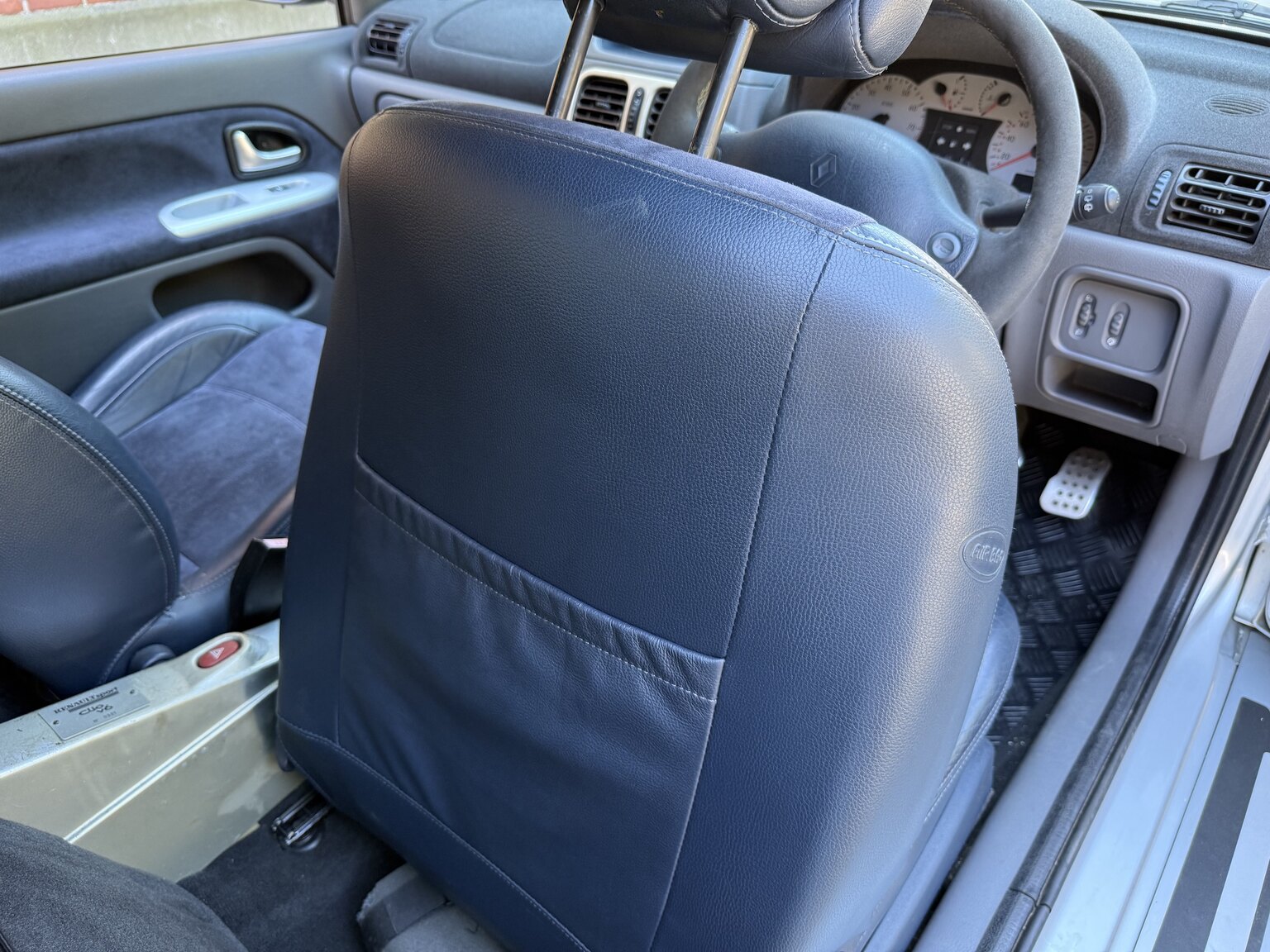 Interiörbild 2002 Renault Clio Sport V6