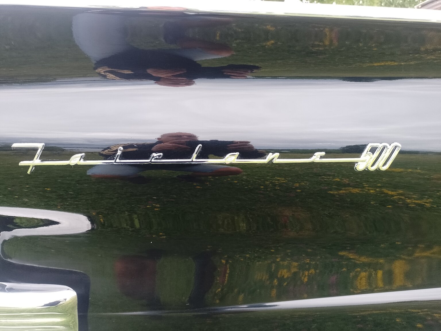 Exterior image of 1957 Ford Fairlane 500 Skyliner Retract