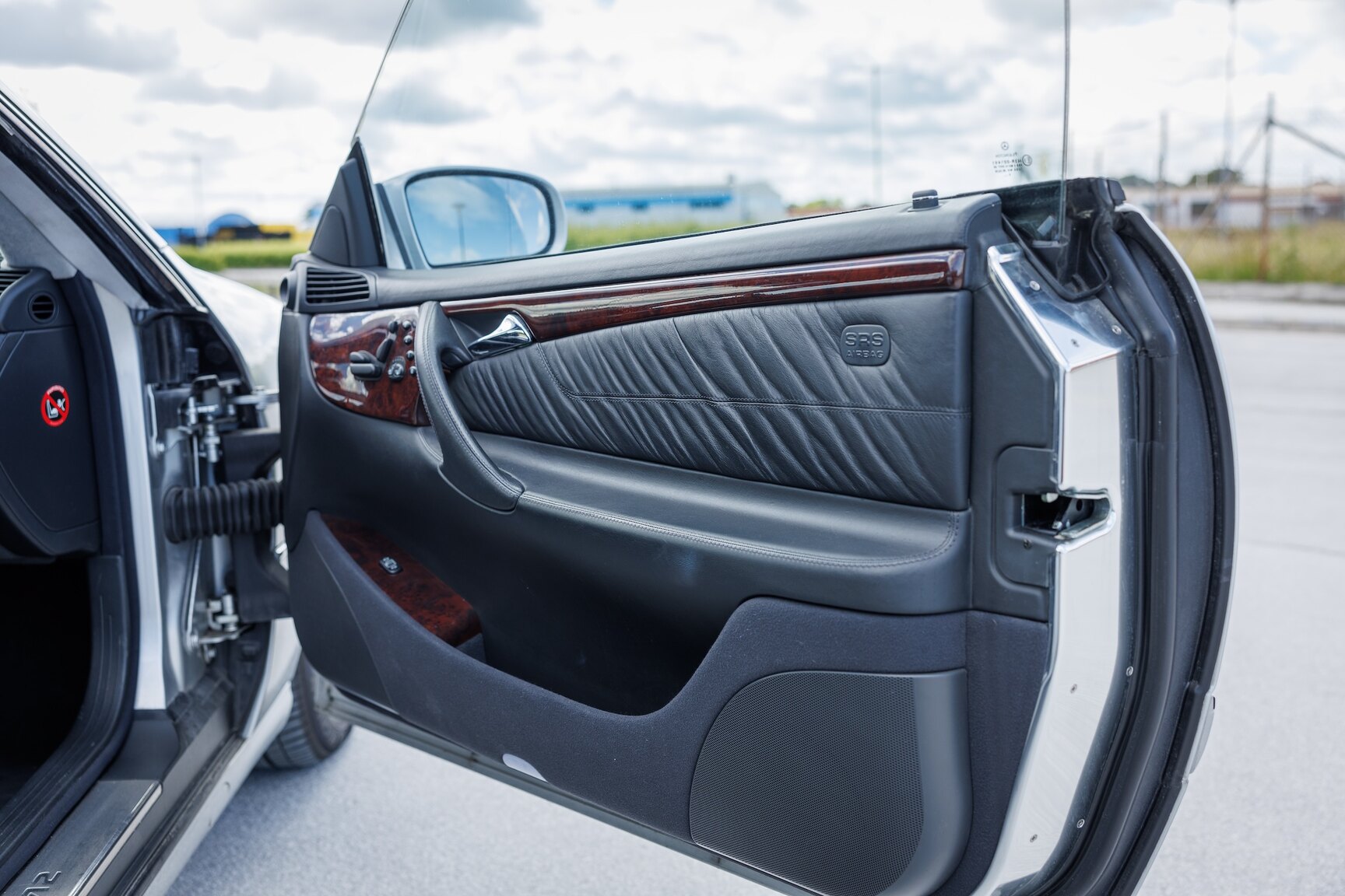Interior image of 2000 Mercedes-Benz CL600