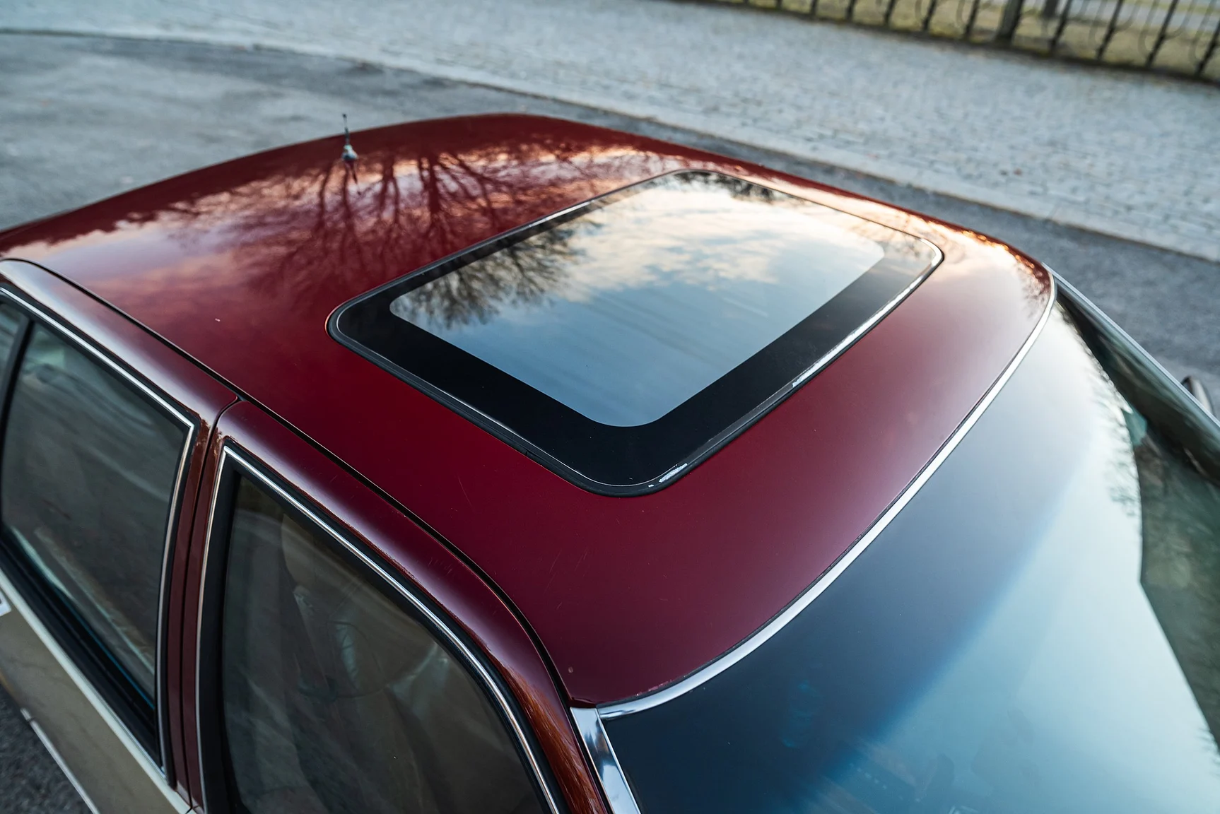 Exterior image of 1989 Cadillac Seville (21)