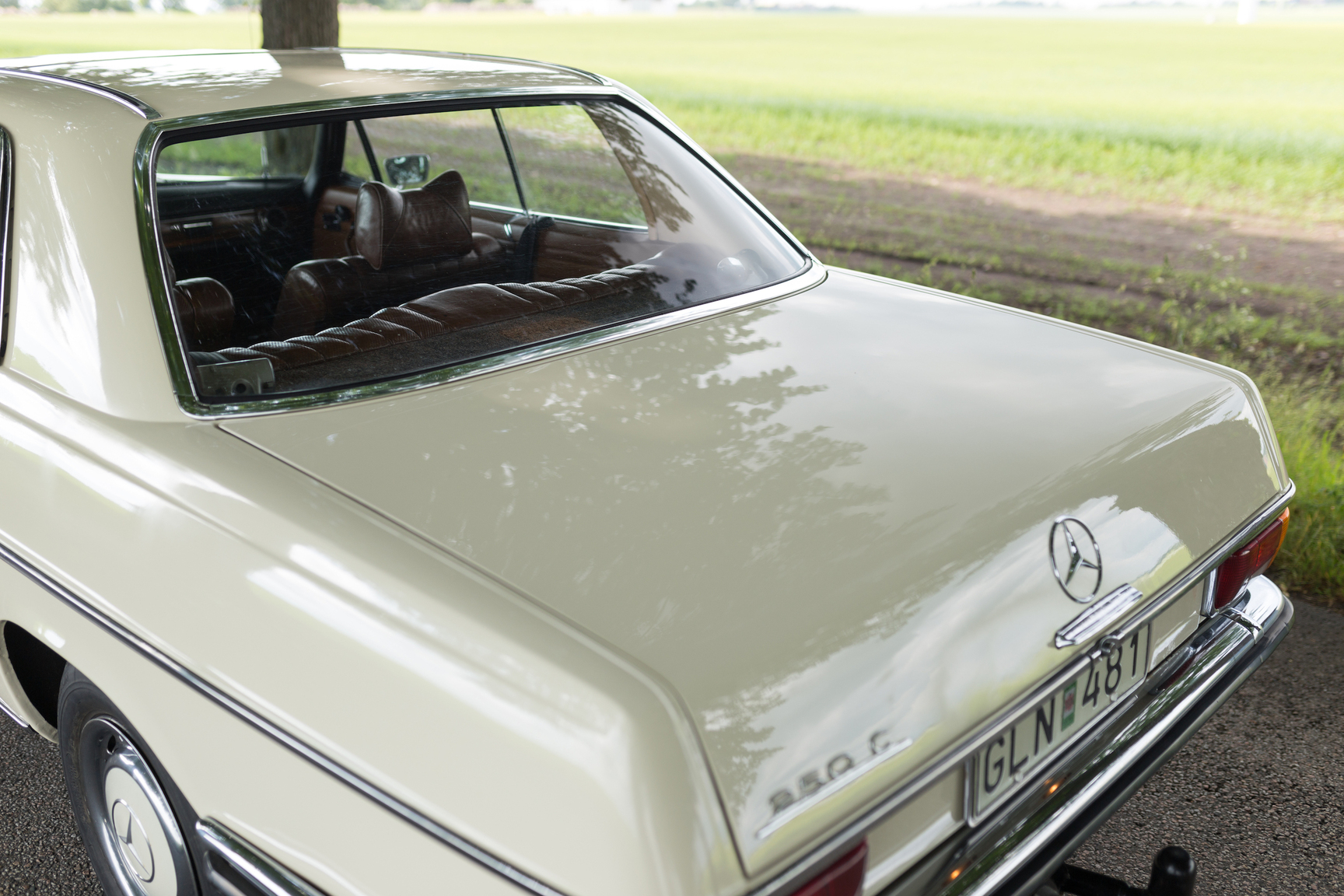 Exteriörbild på 1971 Mercedes 250 C