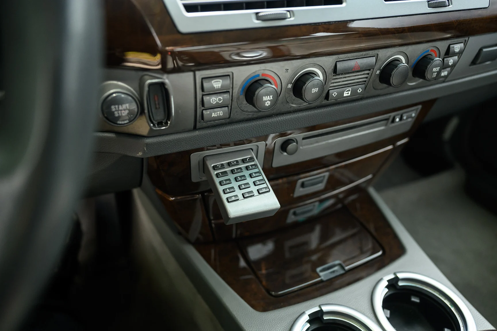 Interior image of 2001 BMW 745i (19)