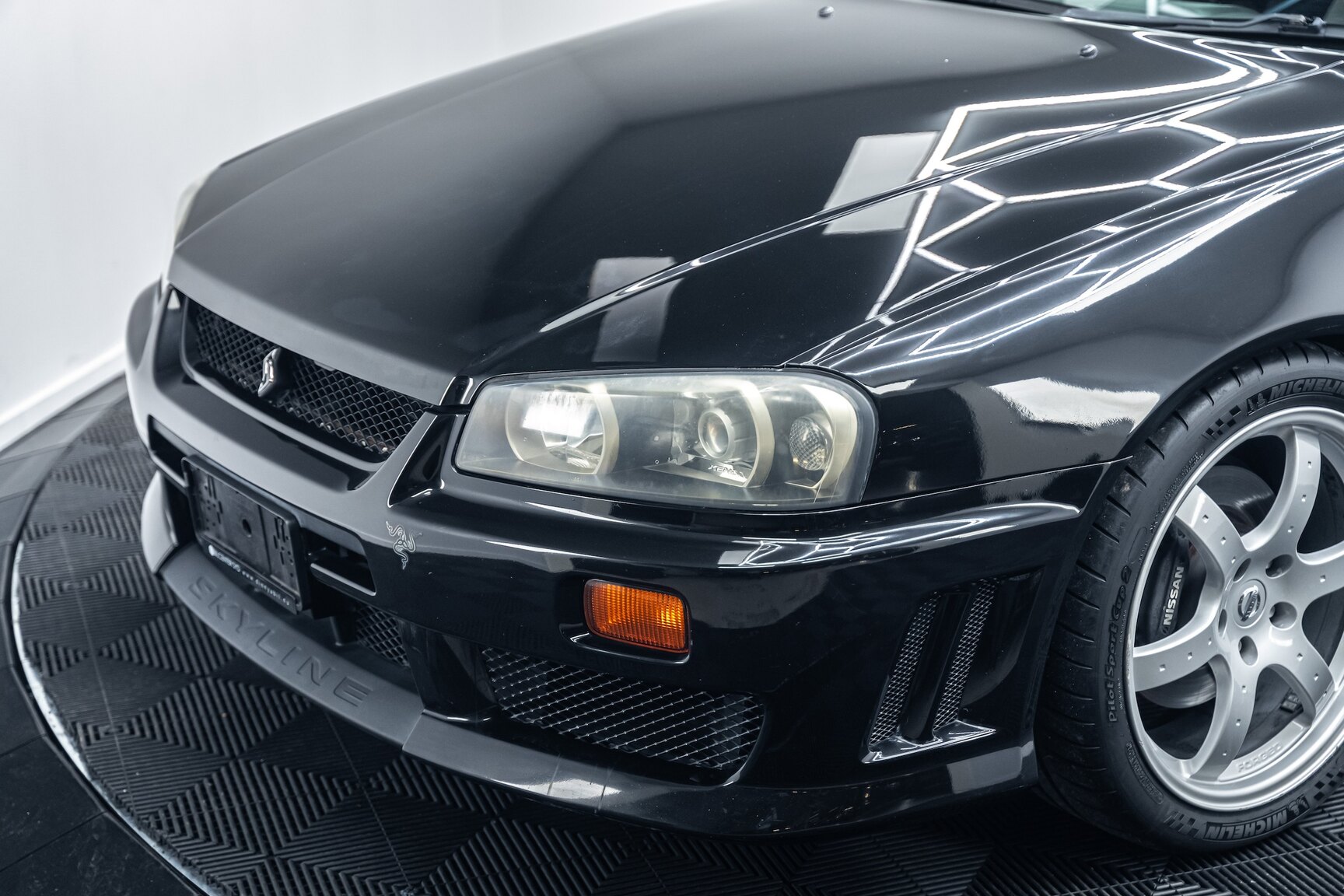 Exteriörbild på 2000 Nissan Skyline R34 GT-T Coupé