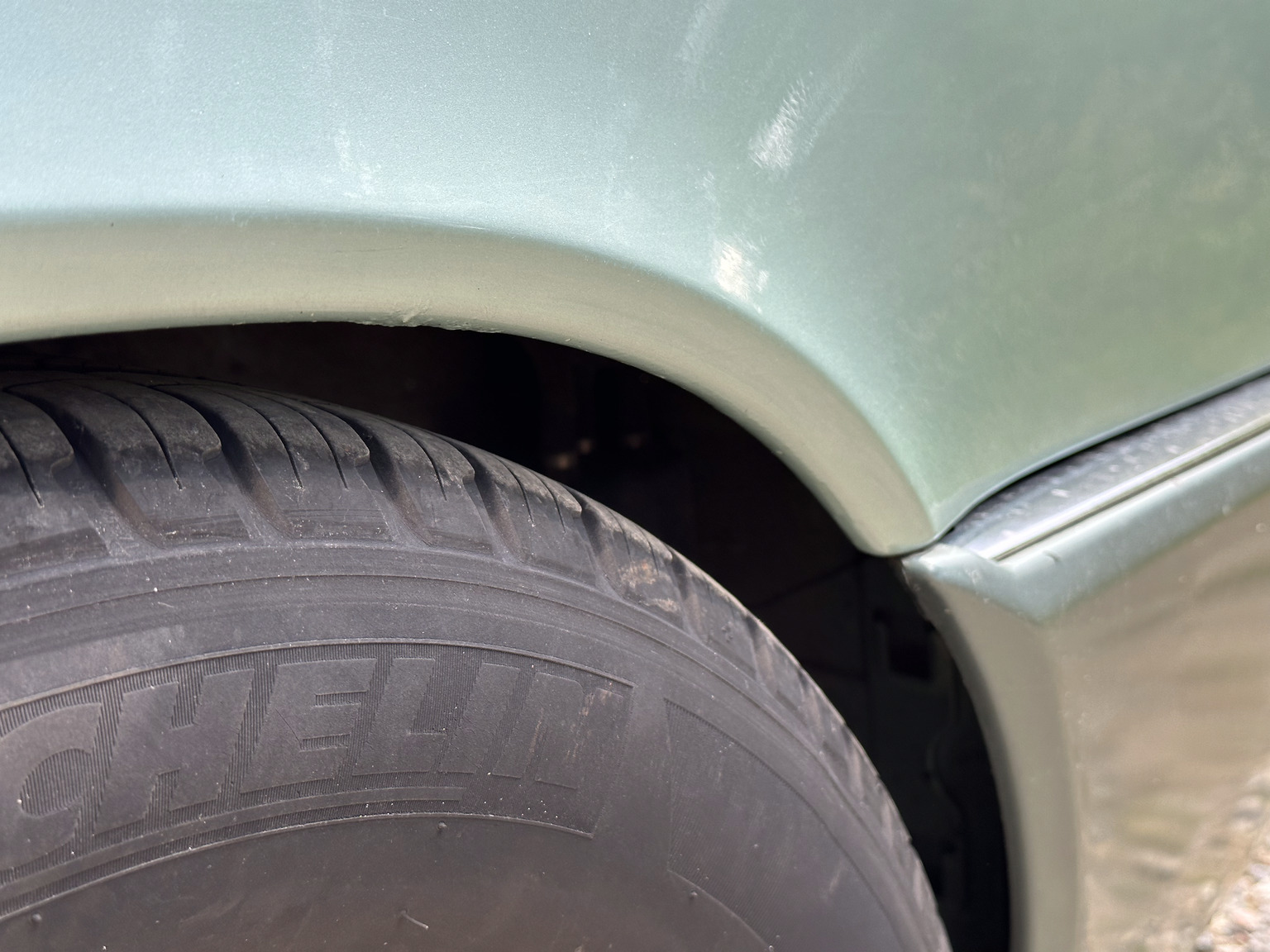 Exterior image of 1992 Mercedes 300 SE (63)