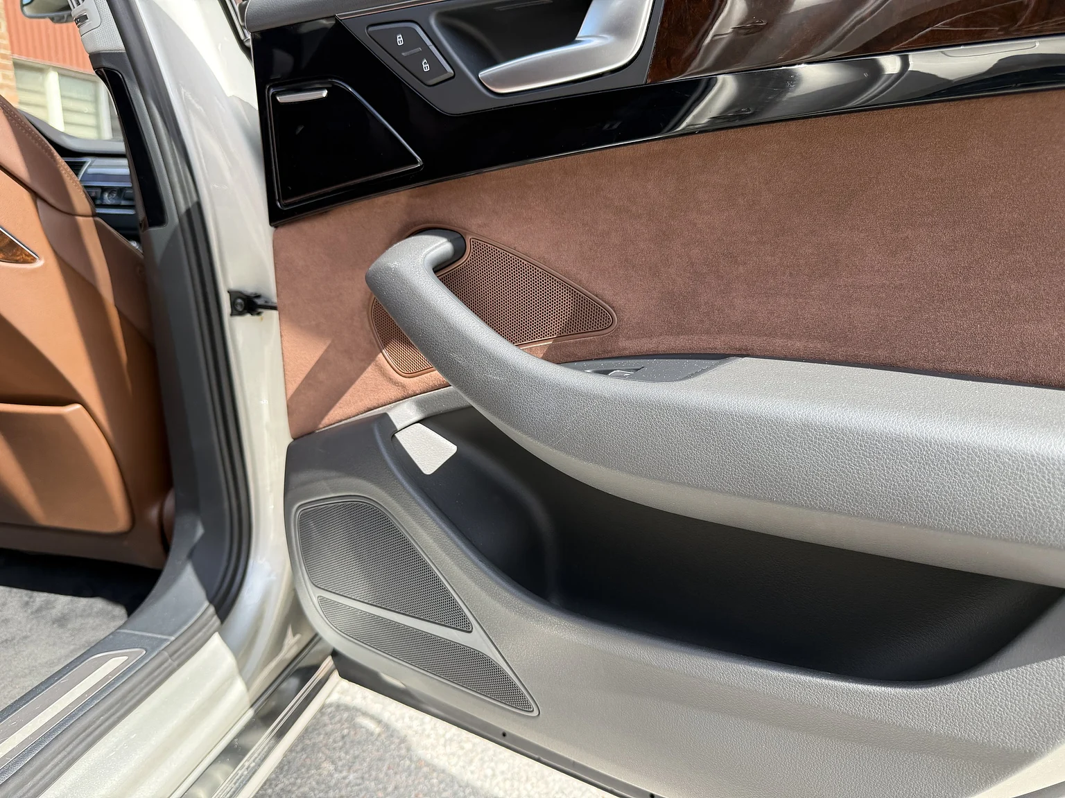Innenraumfoto von 2014 Audi A8 4.0 TFSI (82)