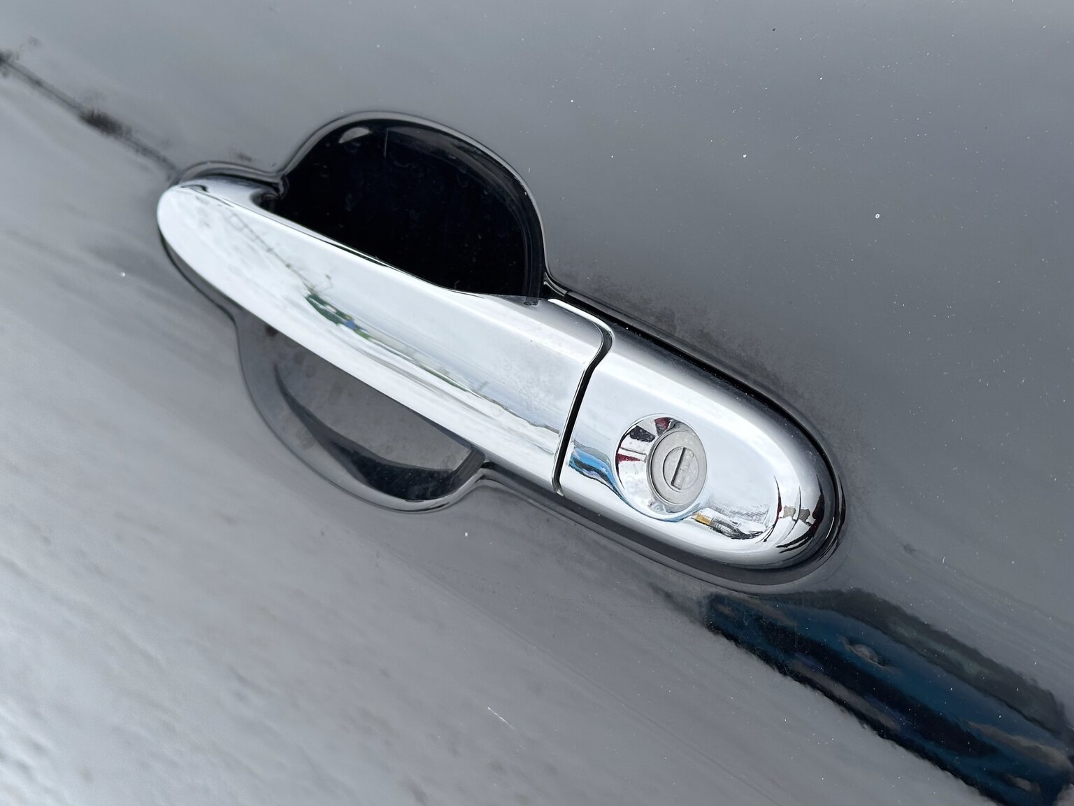 Exterior image of 2007 Opel Roadster GT