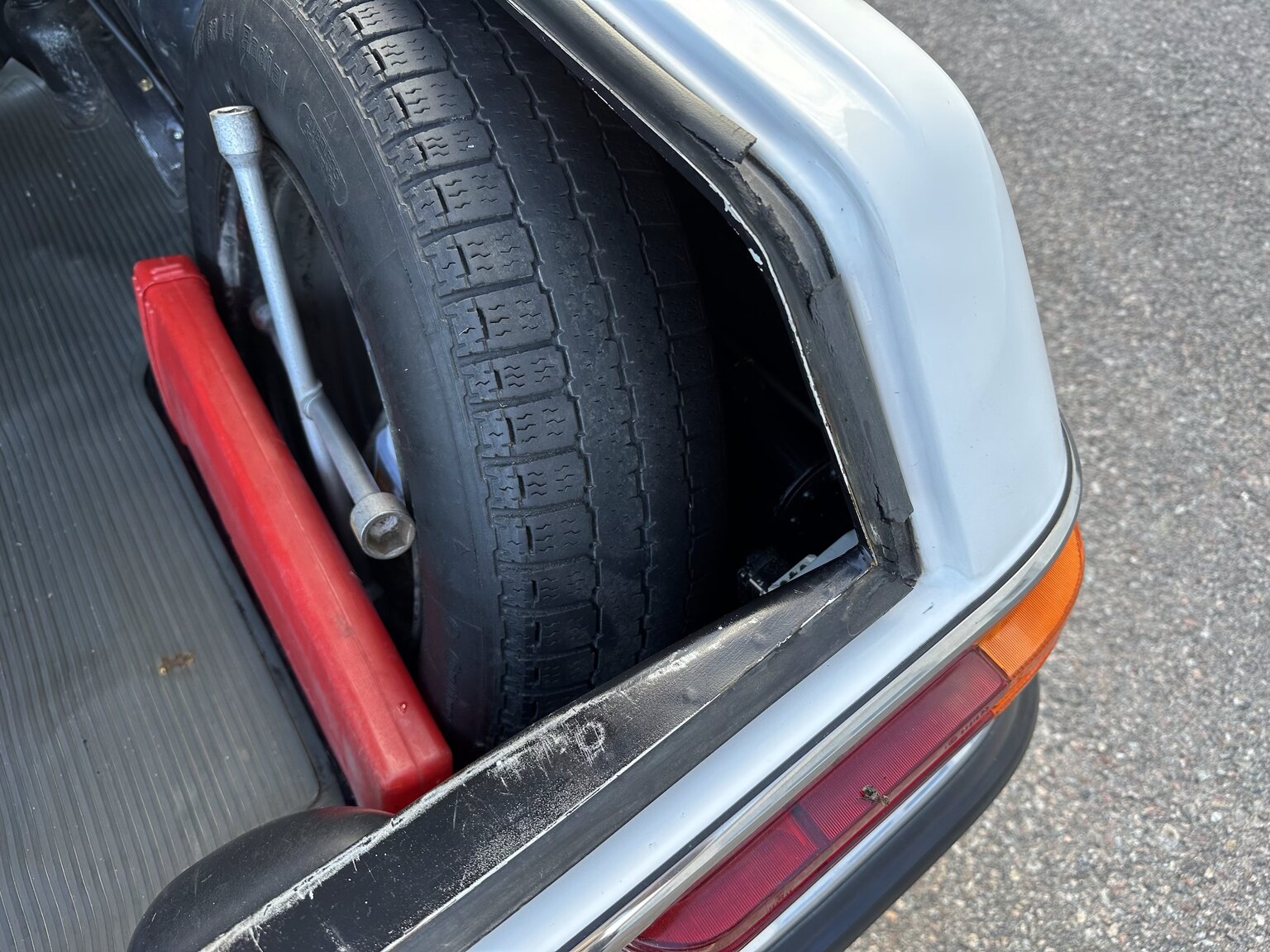 Interior image of 1975 Mercedes Benz 200