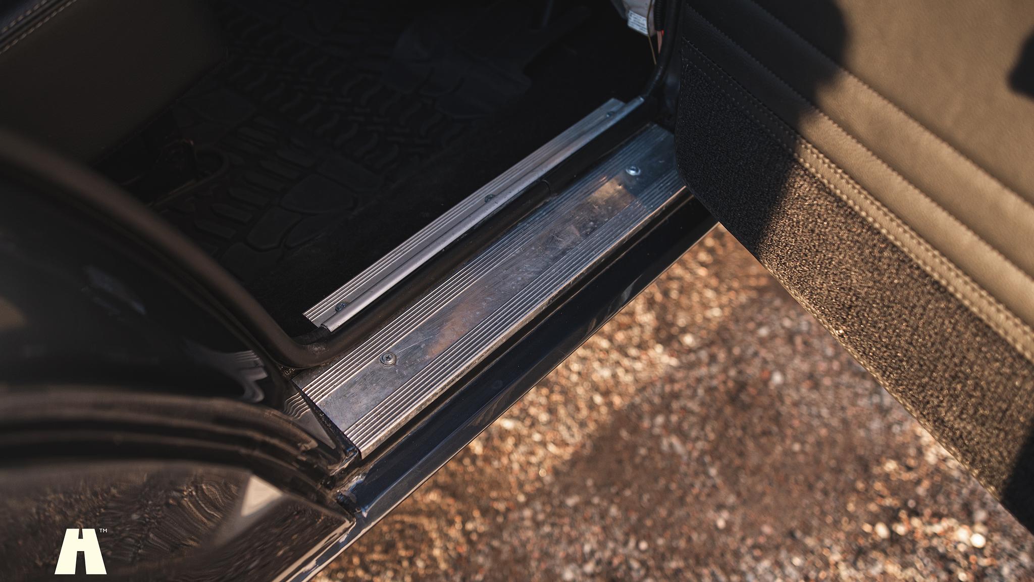 Innenraumfoto von 2015 Woodland Restomod Grand Wagoneer #002 Euro 6
