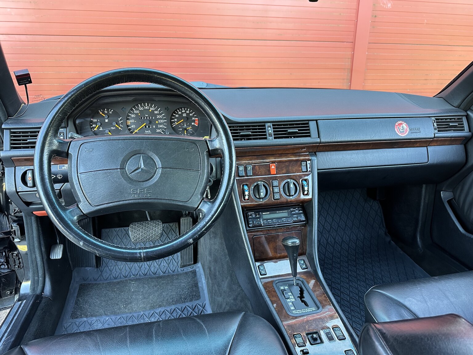 Interiörbild 1990 Mercedes-Benz 300 CE 24V