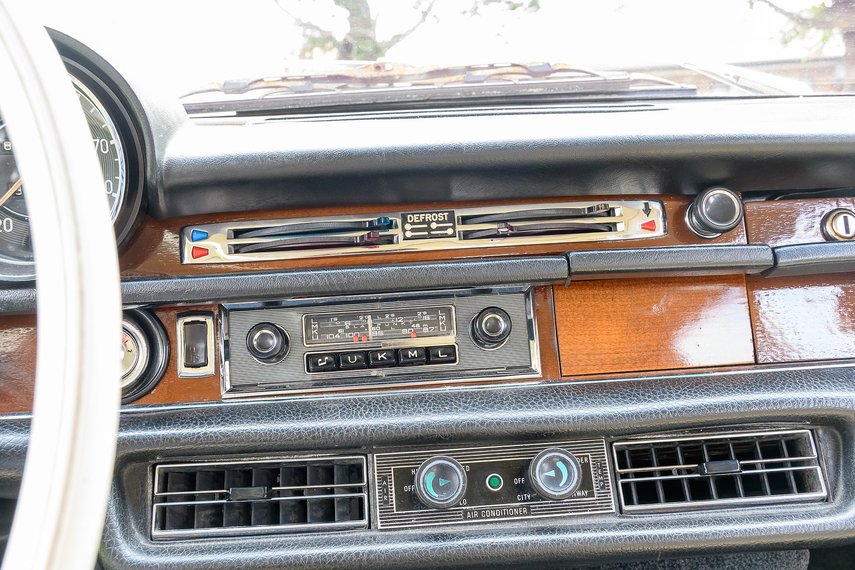 Interior image of 1969 Mercedes-Benz 300 SEL