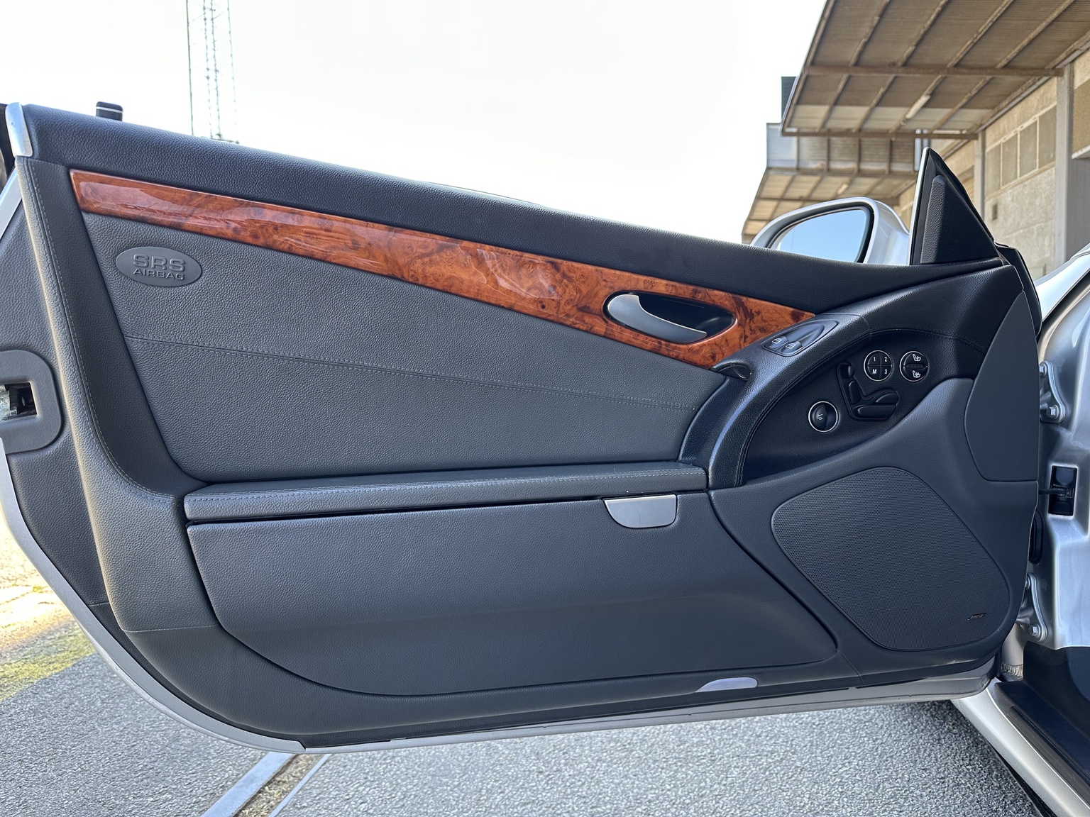 Innenraumfoto von 2002 Mercedes SL 500 (4)