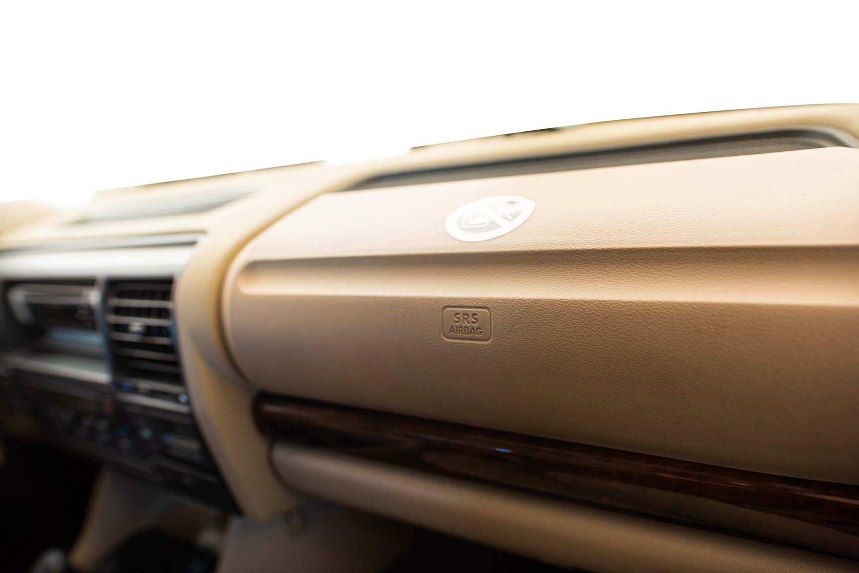 Interior image of 1999 Land Rover Discovery 4.0 V8