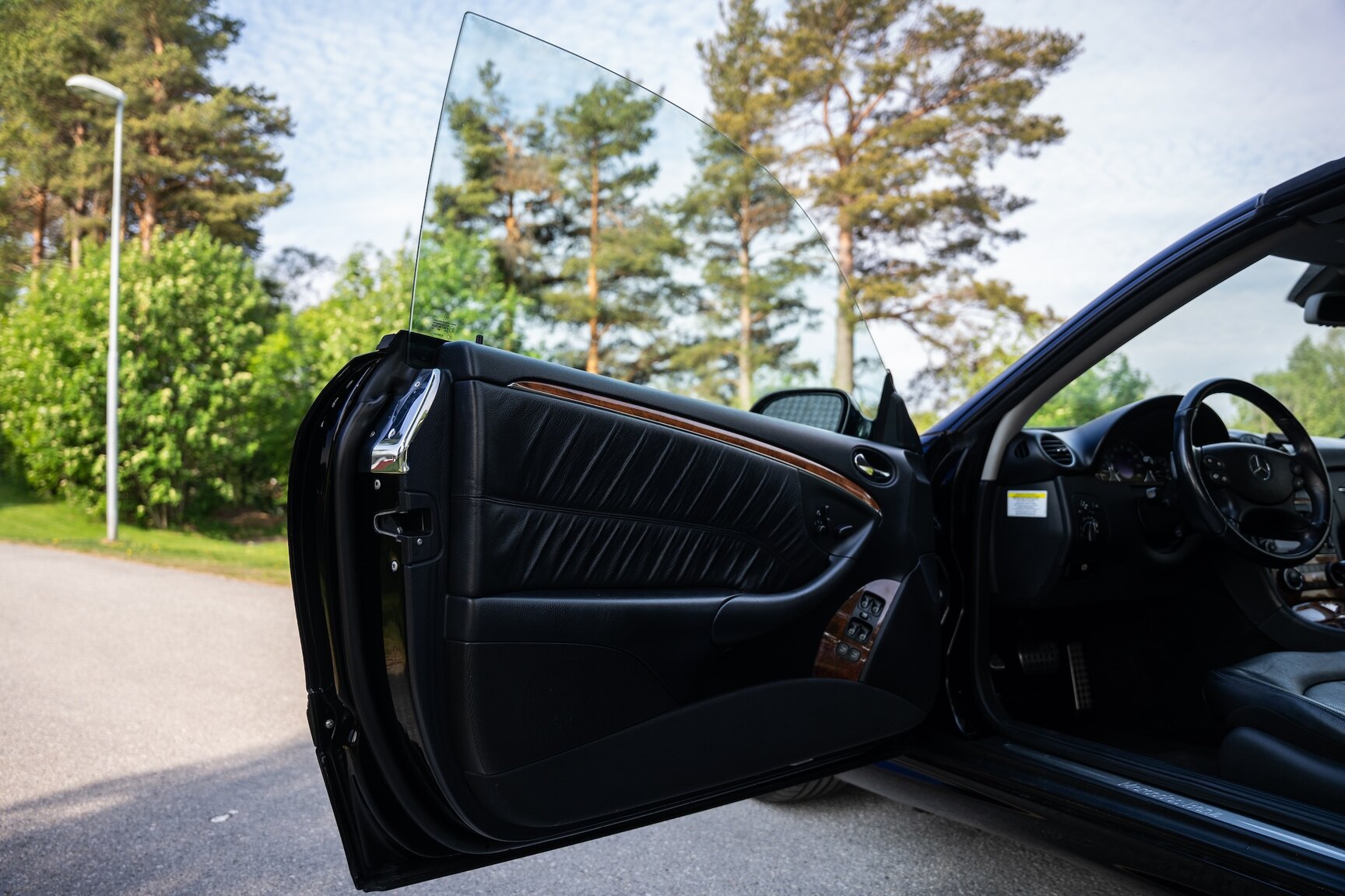 Interior image of 2009 Mercedes-Benz CLK 550