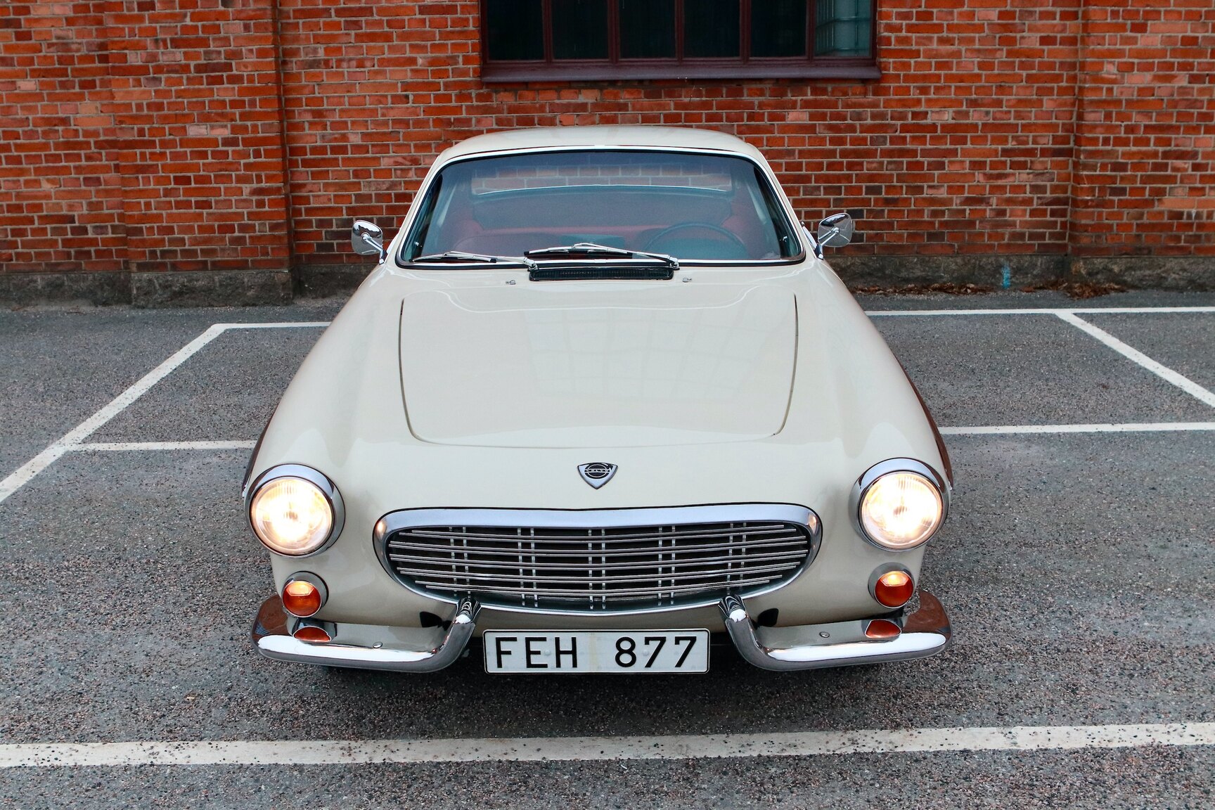 Exterior image of 1964 Volvo P 1800S