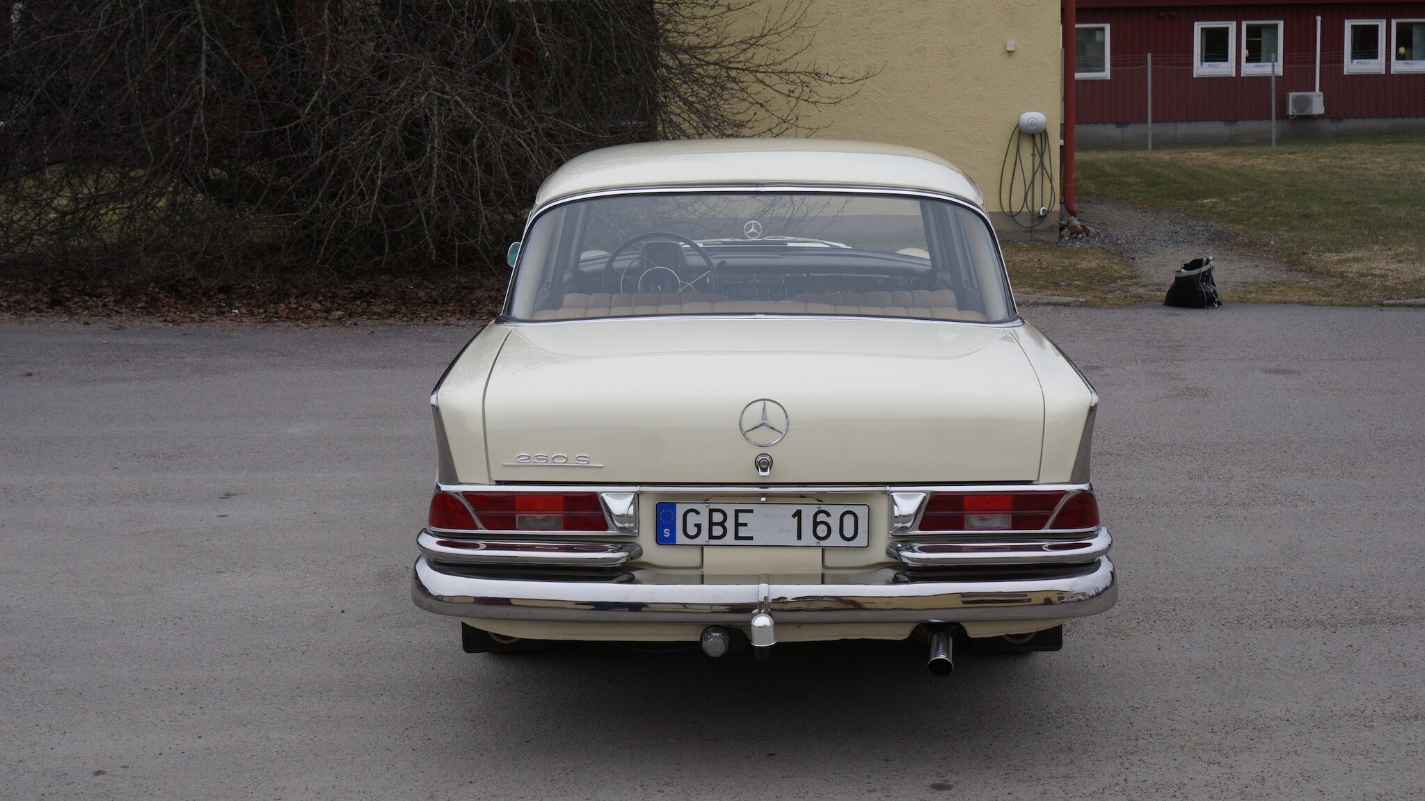 Exteriörbild på 1966 Mercedes-Benz 230 S