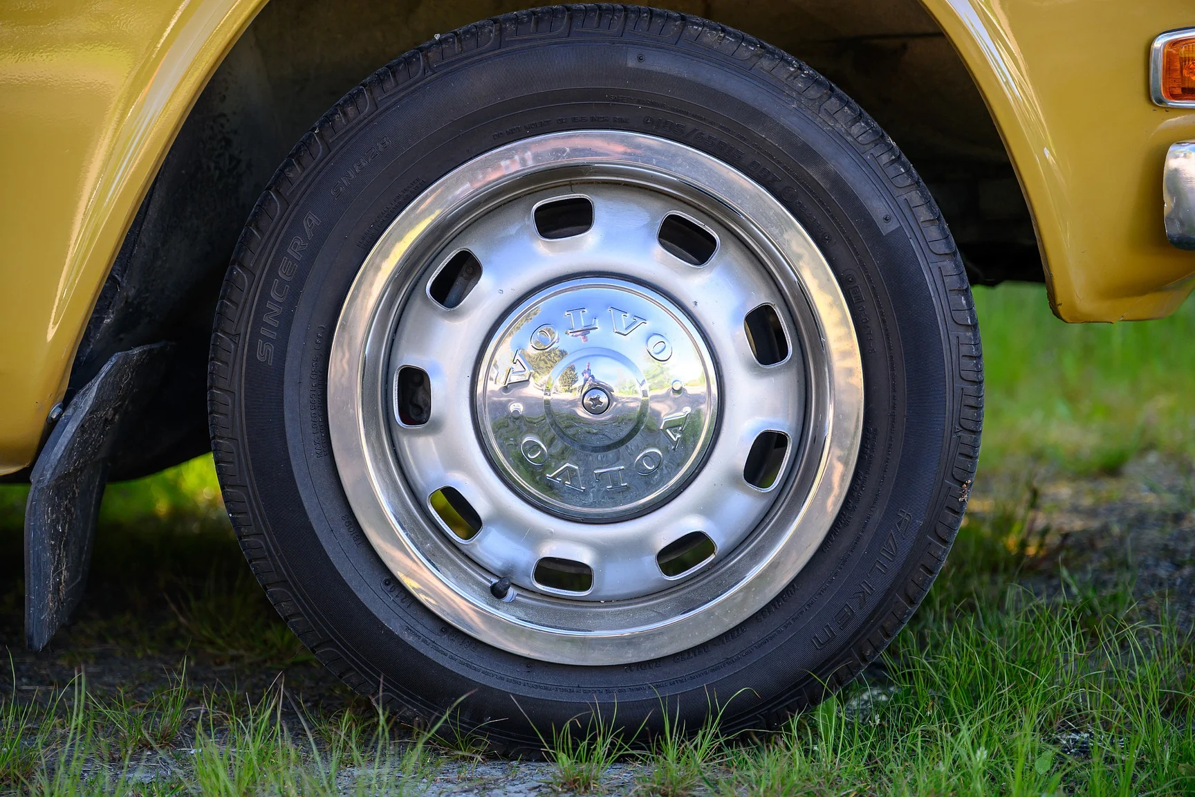 Exterior image of 1971 Volvo 144 2.0 Automatic (78)