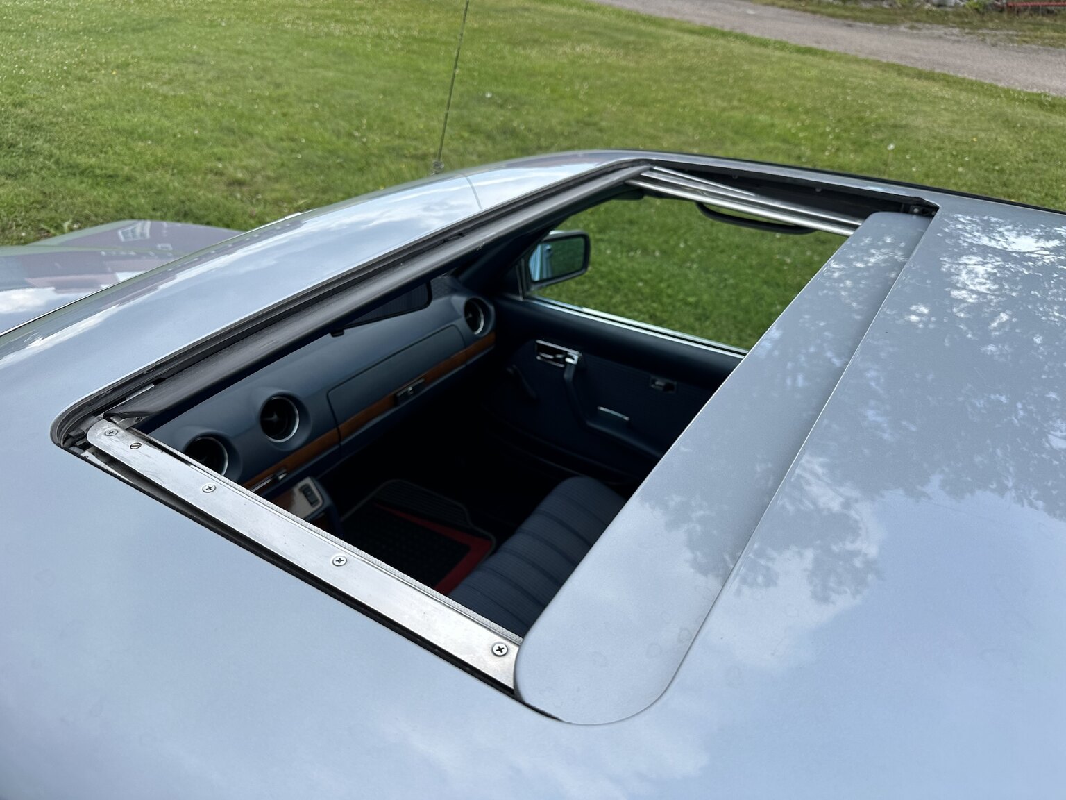 Exteriörbild på 1984 Mercedes-Benz 230 CE