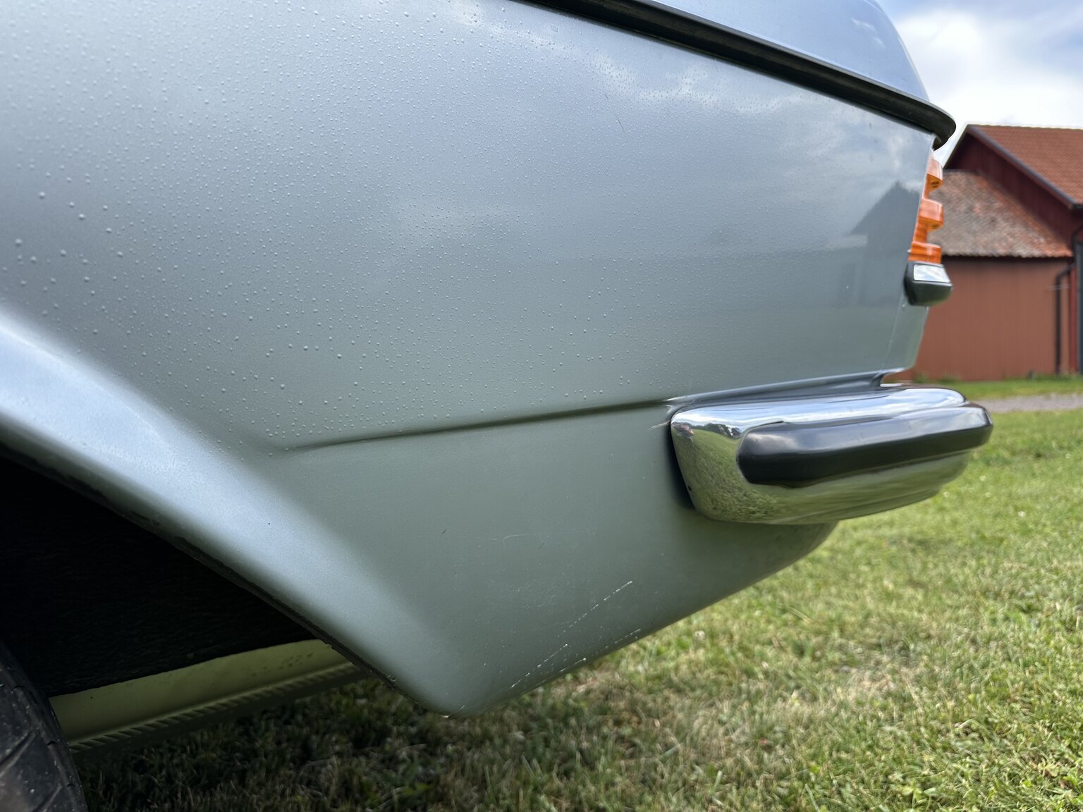 Exteriörbild på 1984 Mercedes-Benz 230 CE