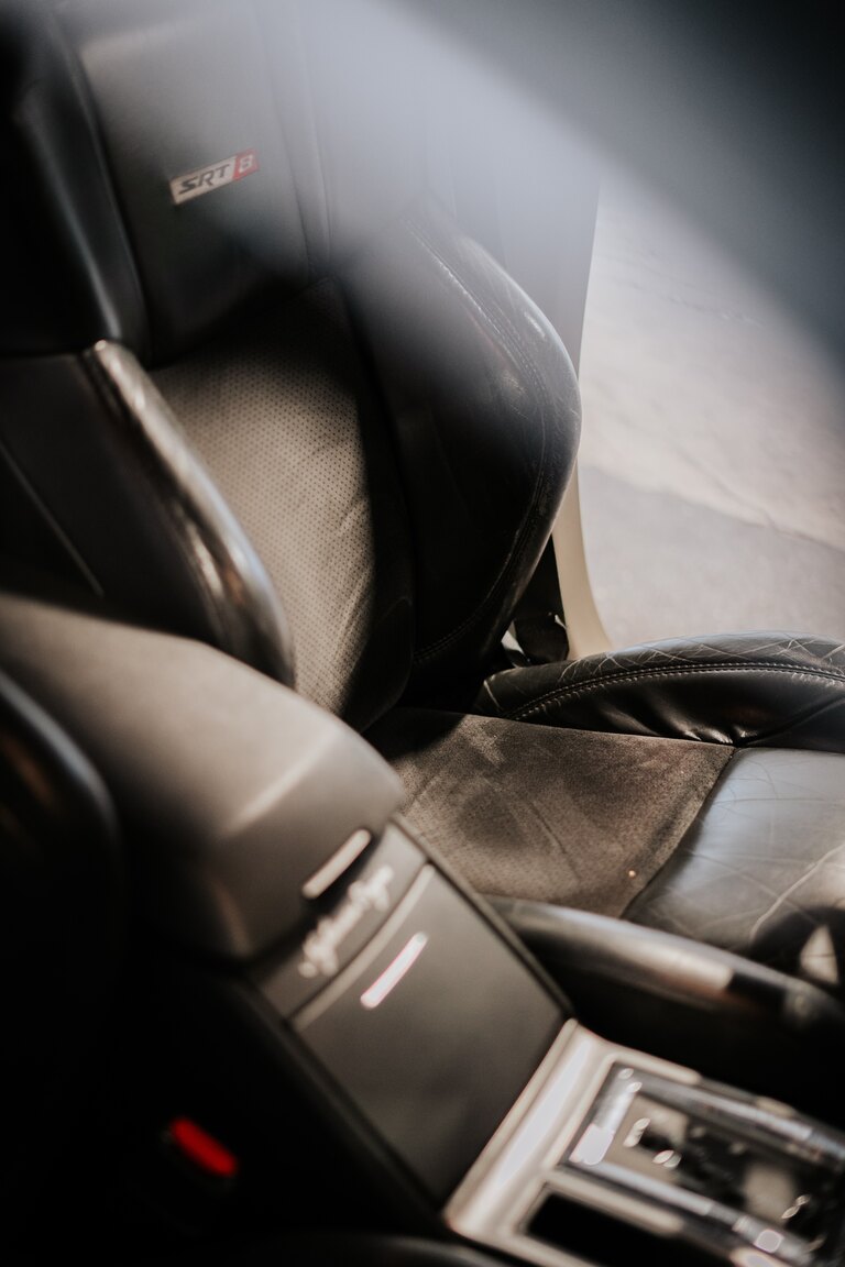 Interior image of 2006 Chrysler 300C SRT-8 (47)