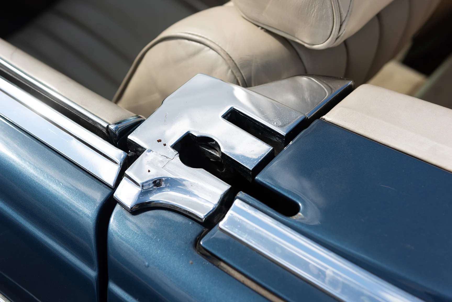 Exteriörbild på 1975 Mercedes Benz 350 SL (52)