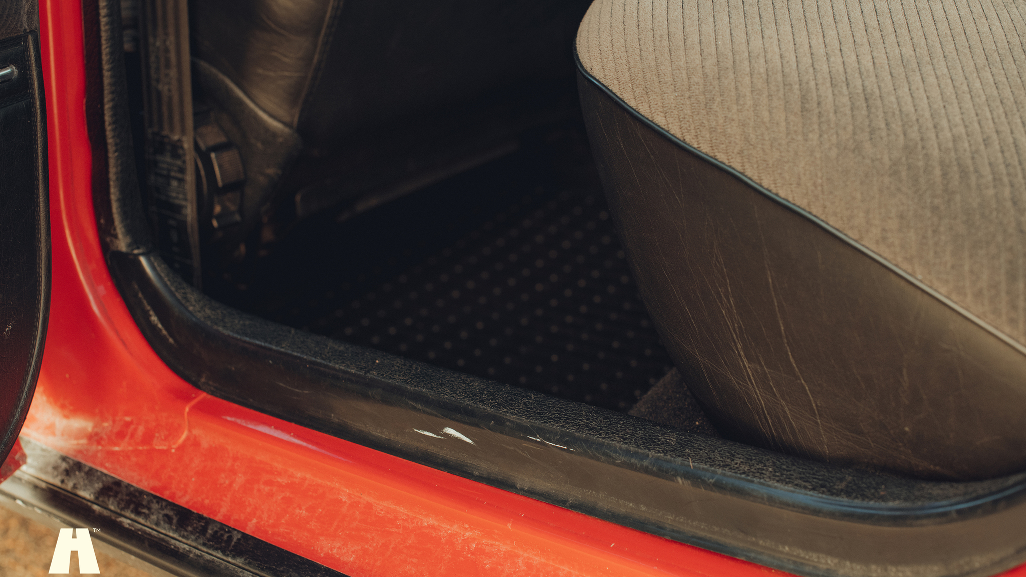 Interior image of 1988 Volvo 240 GL (44)