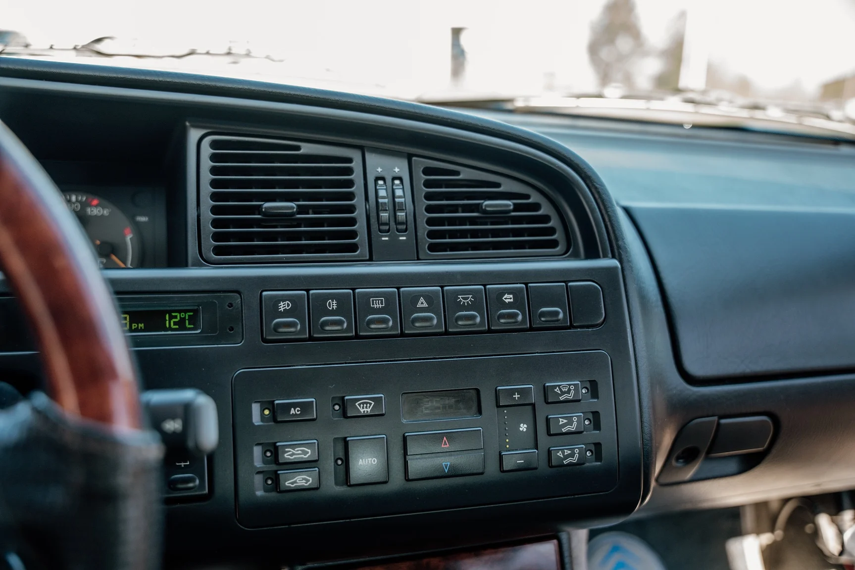 Innenraumfoto von 1997 Citroën XM Turbo CT VSX (22)