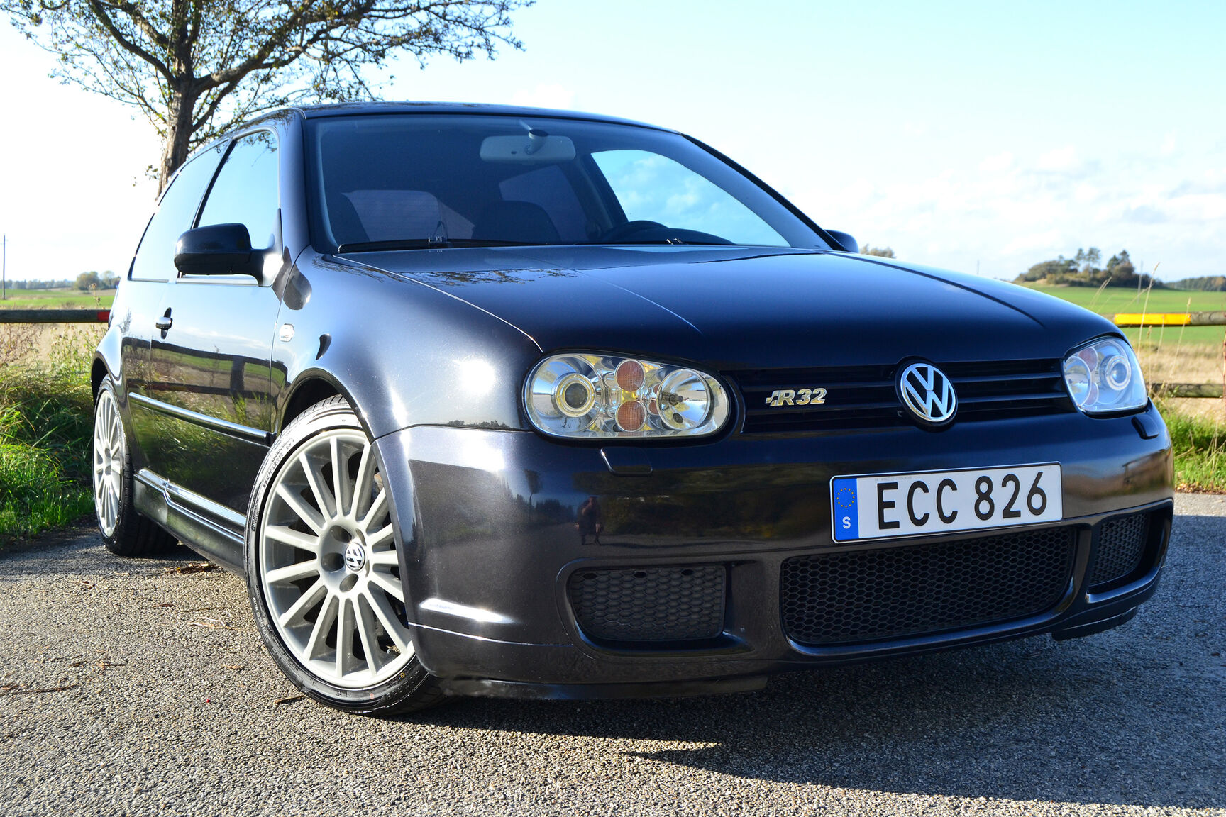 Exteriörbild på 2003 Volkswagen Golf R32 MK4 (3)