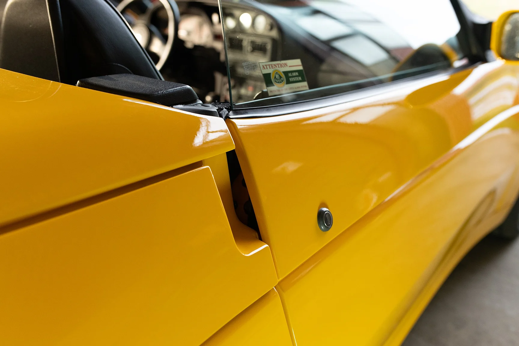 Exteriörbild på 1995 Lotus Elan Roadster (27)