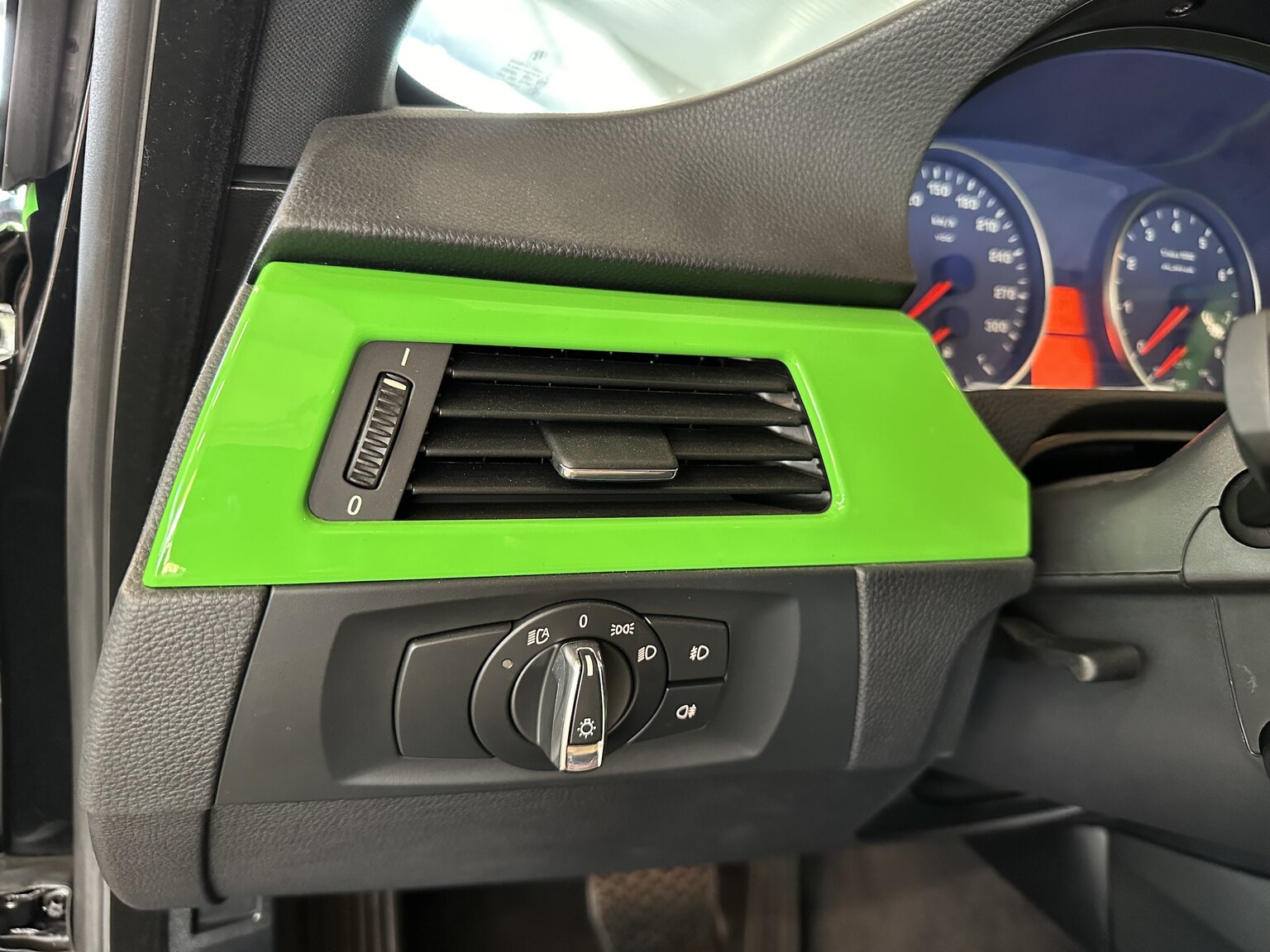Interior image of 2013 ALPINA B3 GT3