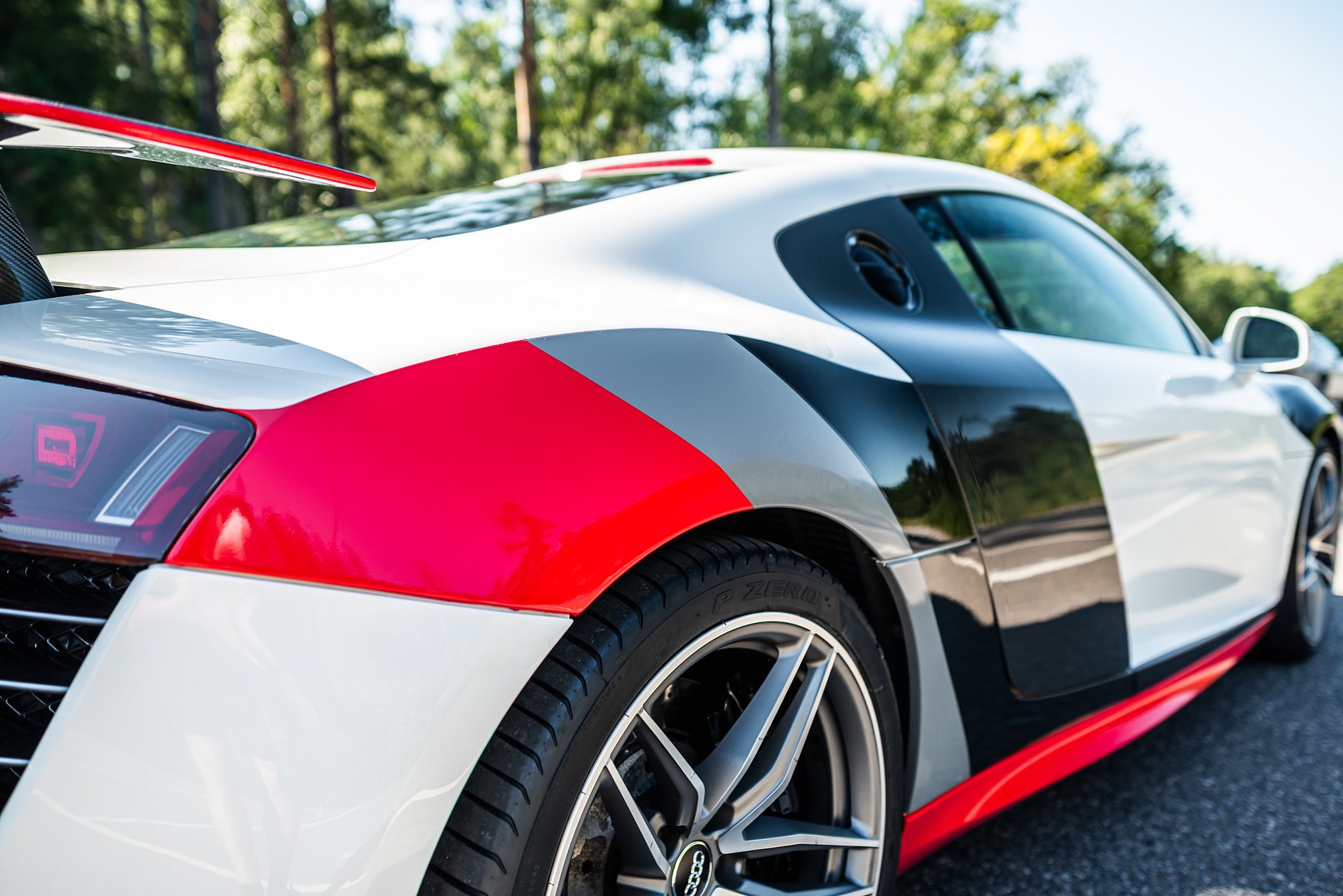 Exterior image of 2008 Audi R8 4.2 V8 Turbo Manuell
