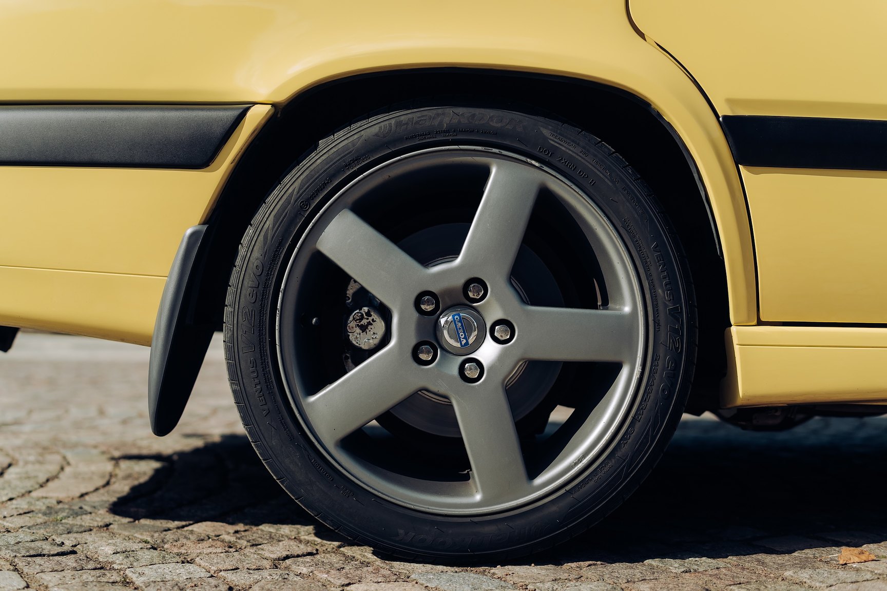 Exterior image of 1995 Volvo 850 T-5 R Kombi 