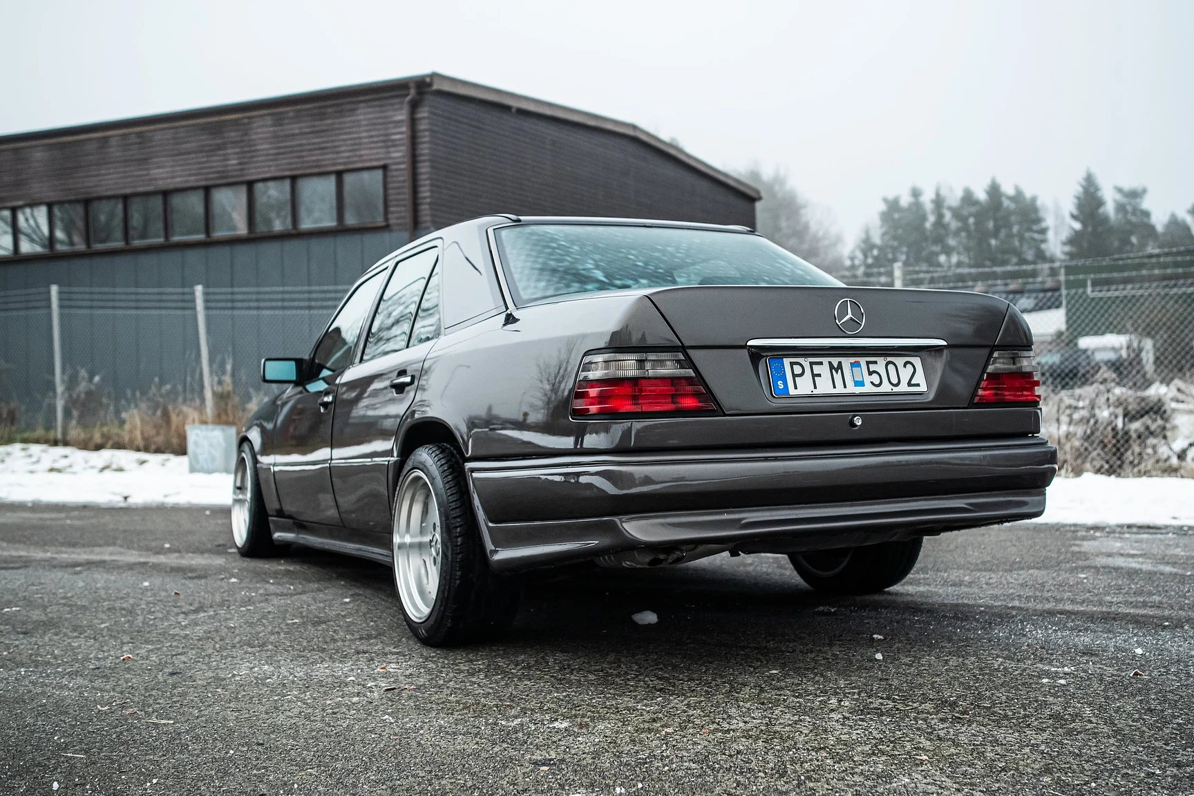 Exterior image of 1993 Mercedes-Benz E 320 "AMG" (7)