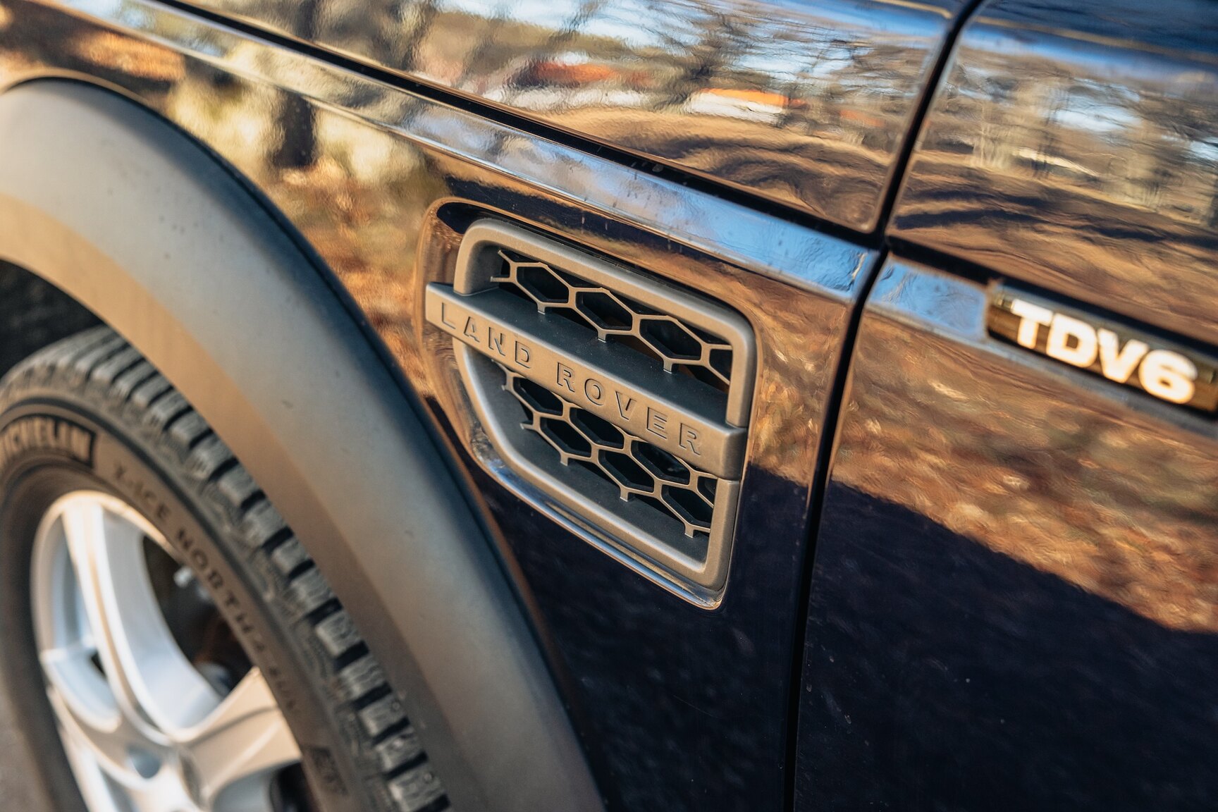 Exterior image of 2015 Land Rover Discovery 3.0 TDV6