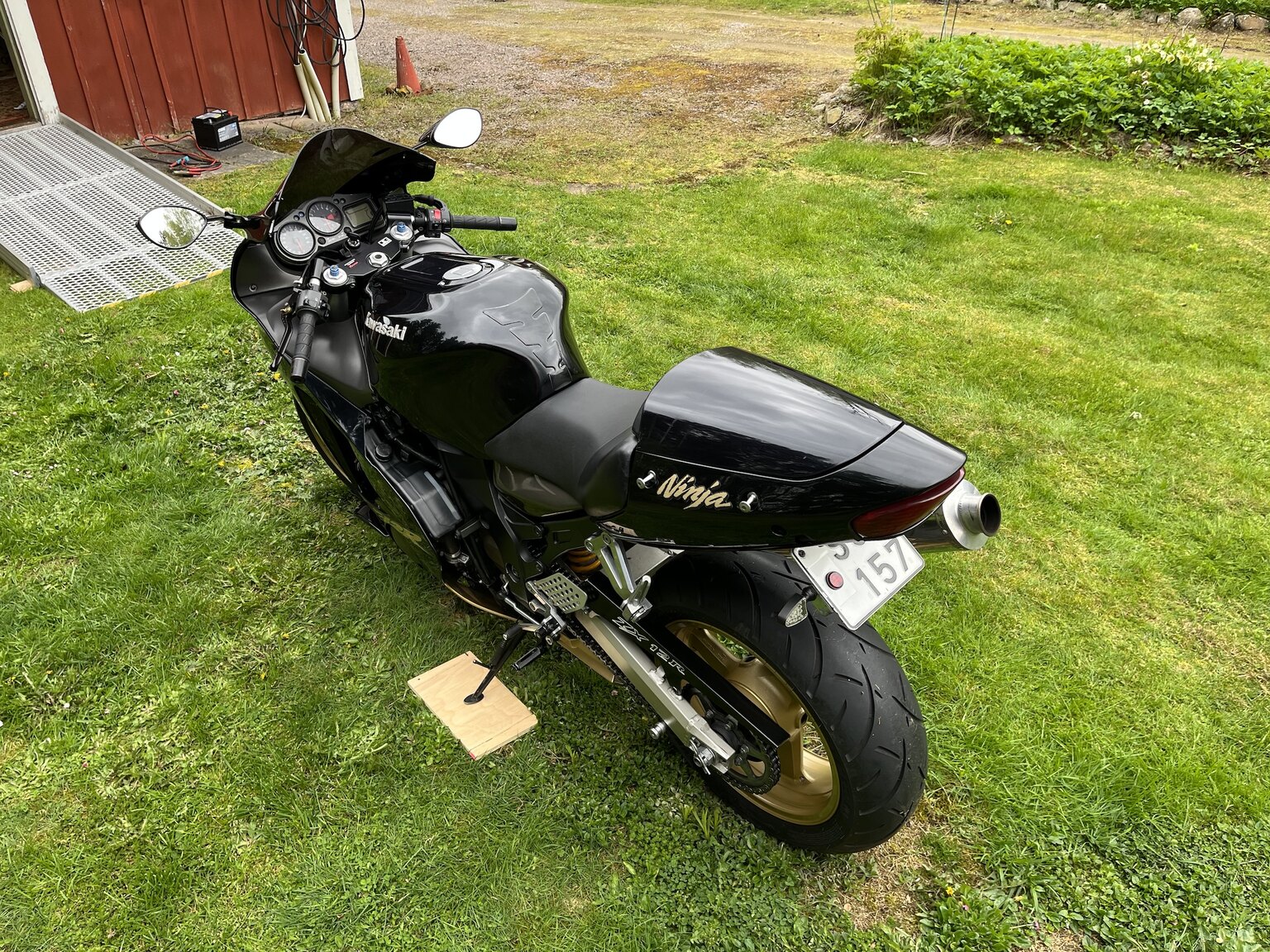 Exterior image of 2002 Kawasaki Ninja ZX-12R (19)