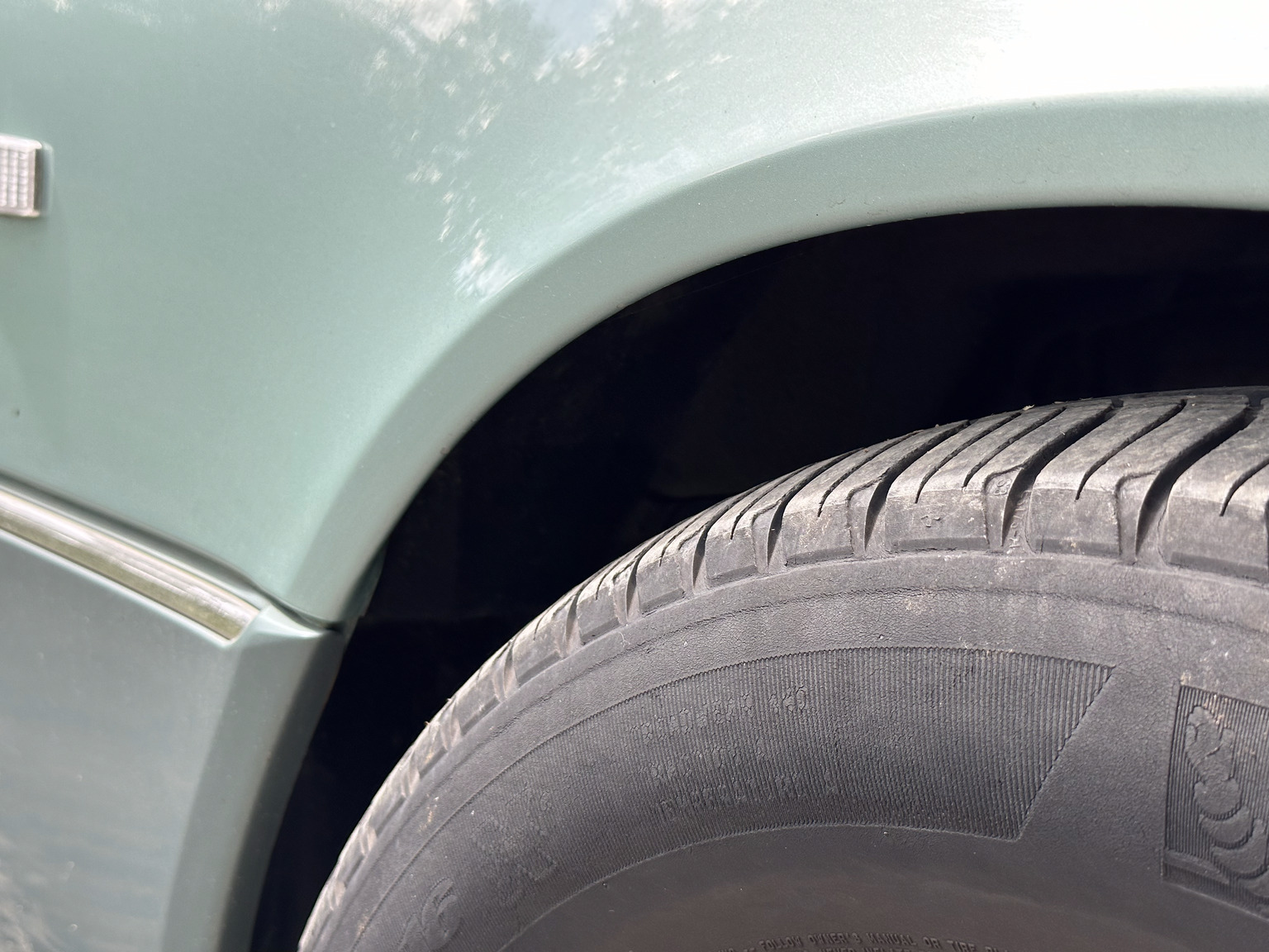 Exterior image of 1992 Mercedes 300 SE (69)