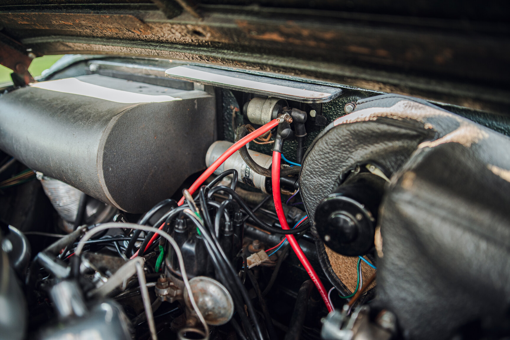 Image of 1965 Daimler 250 V8 mechanics