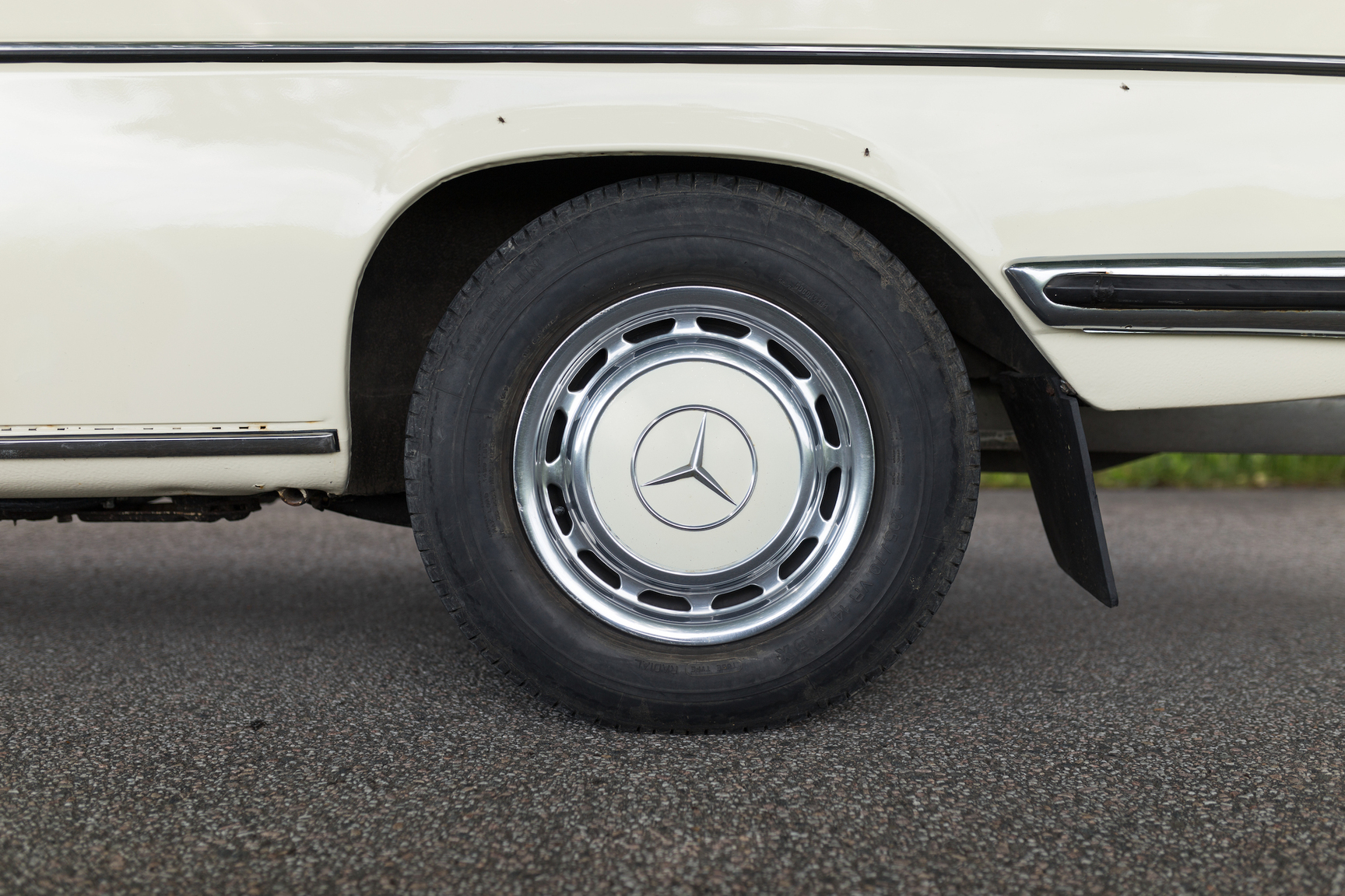Aussenfoto 1971 Mercedes 250 C