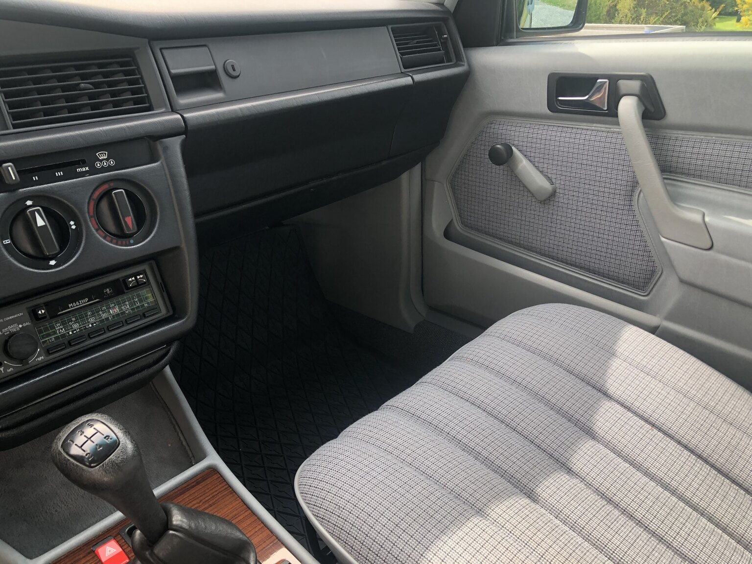 Interiörbild 1986 Mercedes-Benz 190E