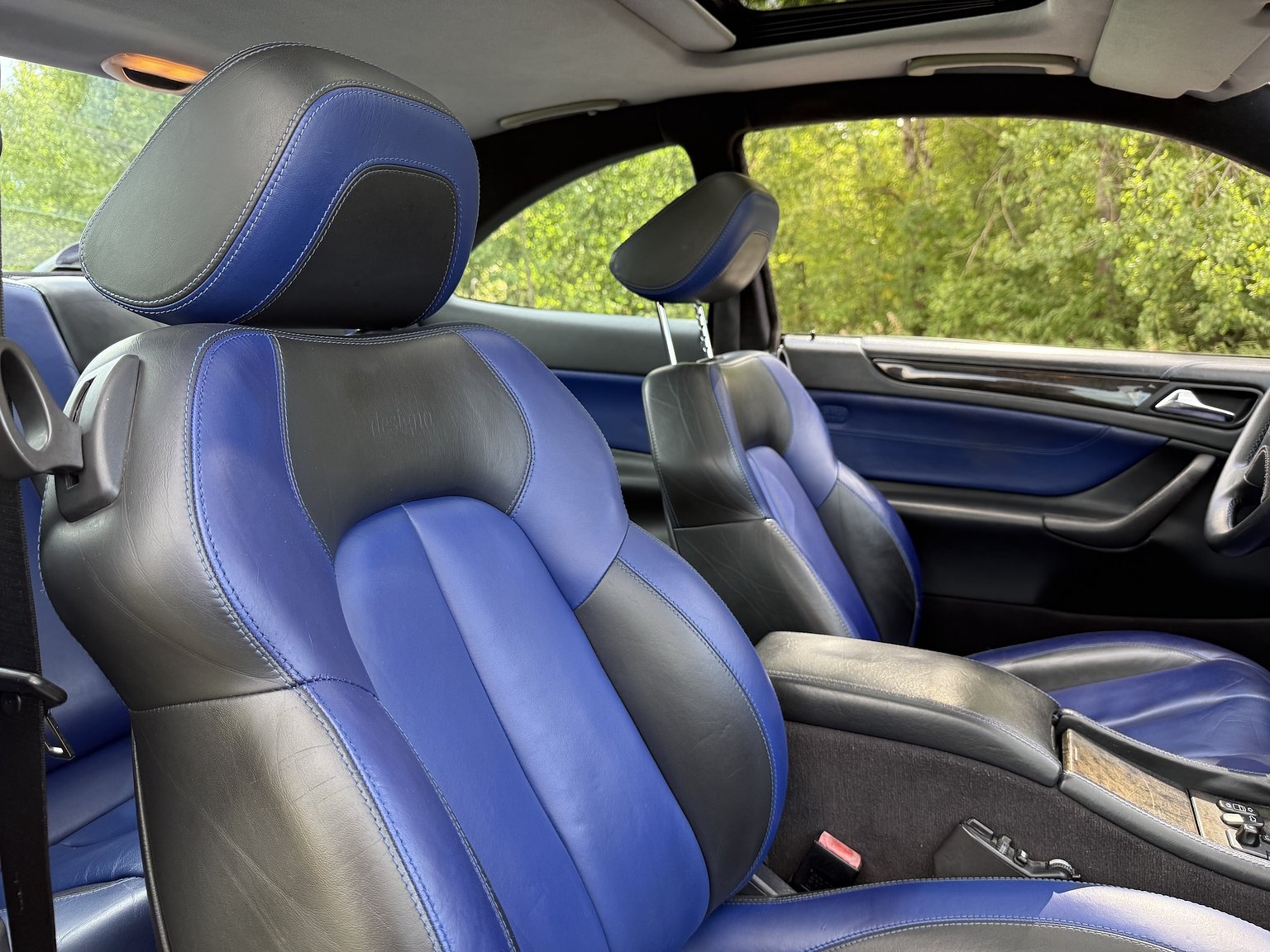 Interior image of 2000 Mercedes-Benz CLK 55 AMG Coupé
