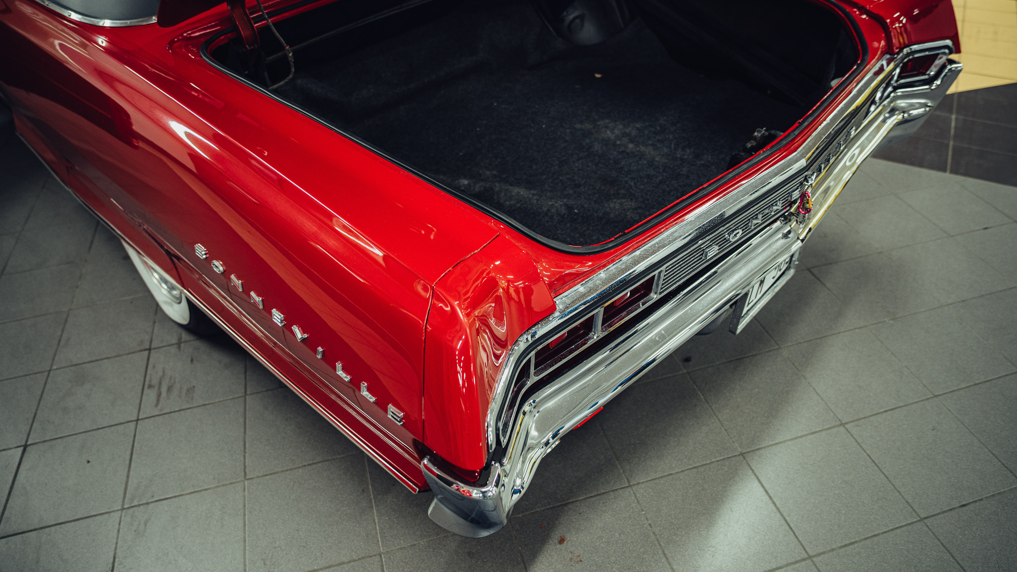 Exterior image of 1965 Pontiac Bonneville Cabriolet 6.4 V8