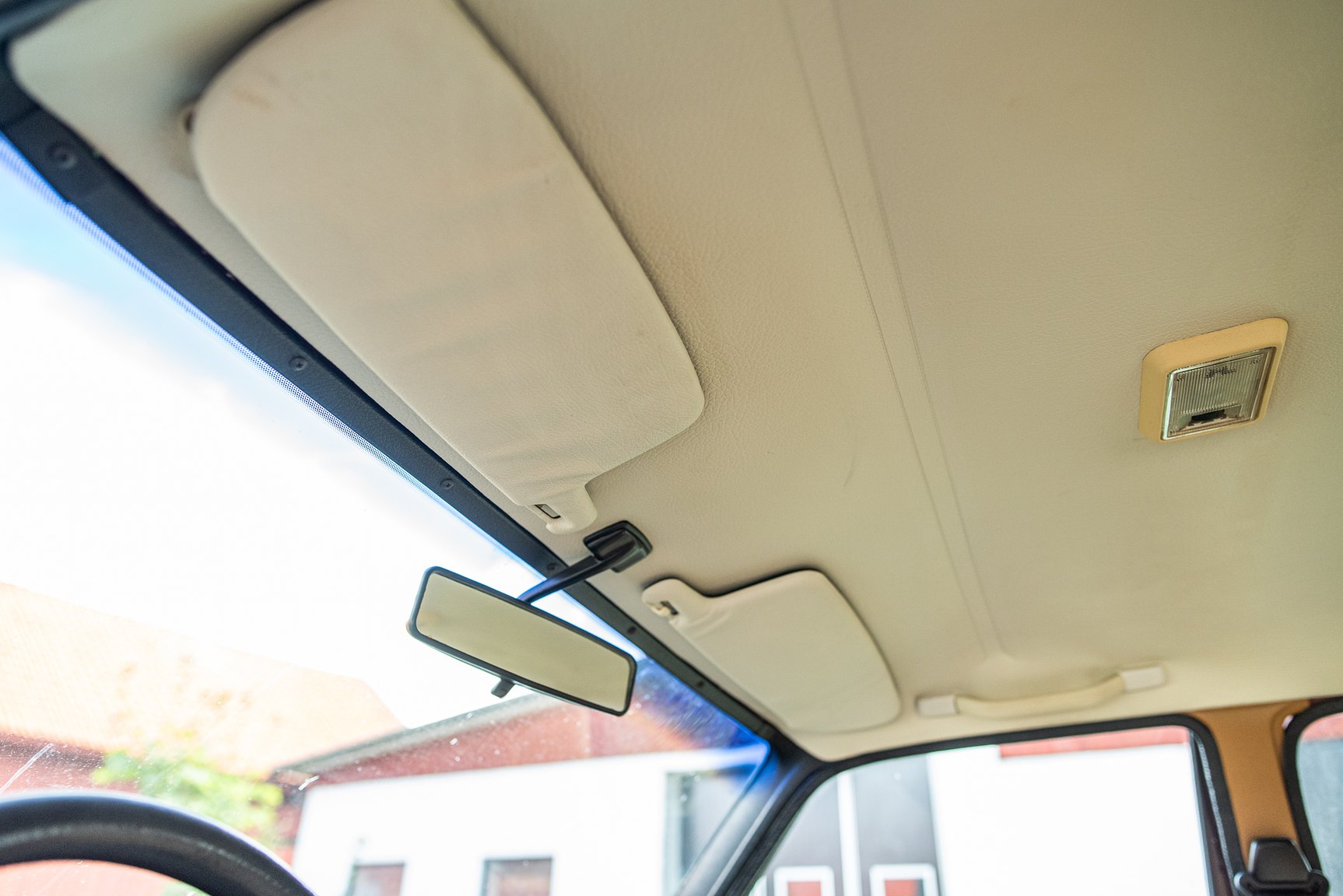 Innenraumfoto von 1993 Volvo 245 GL Classic "No Reserve Auction"