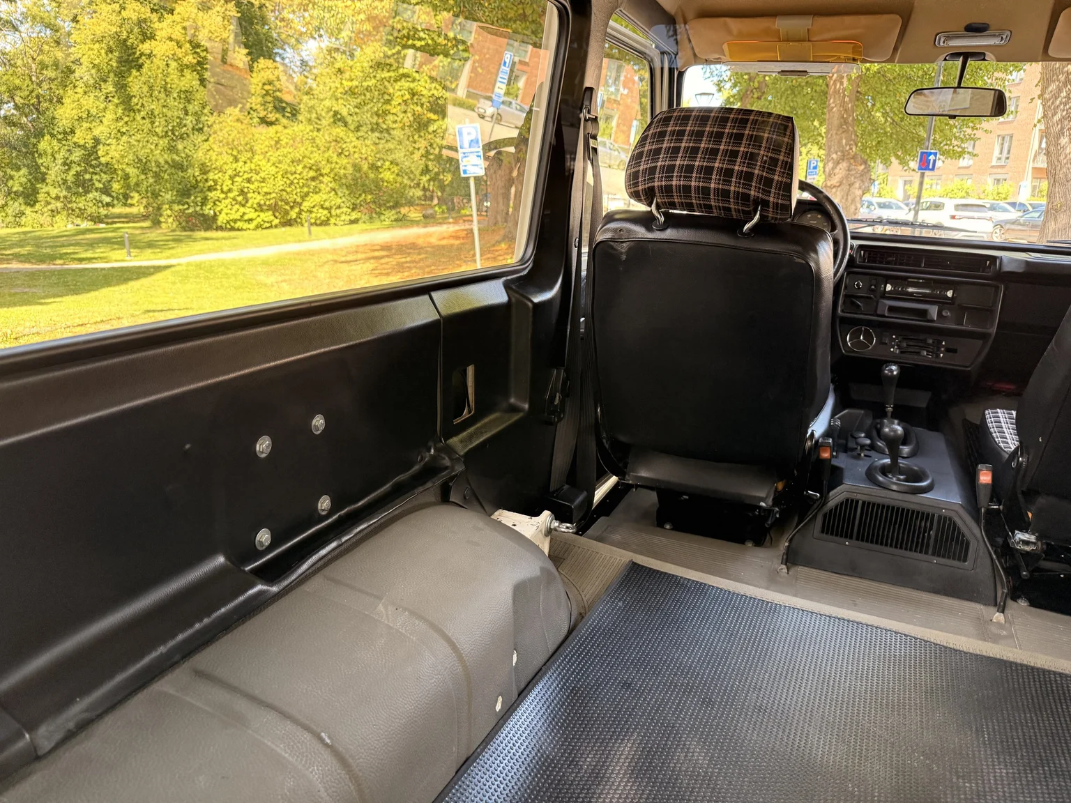 Innenraumfoto von 1981 Mercedes-Benz 240 GD (23)