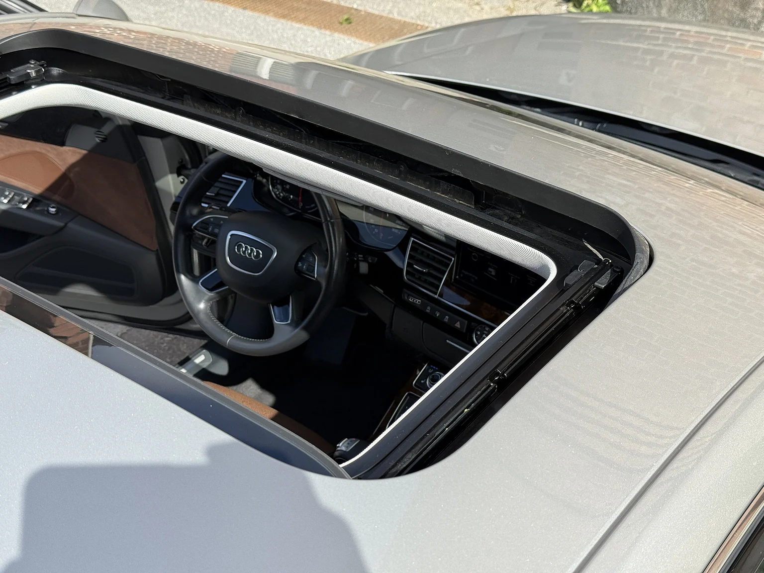 Innenraumfoto von 2014 Audi A8 4.0 TFSI (53)
