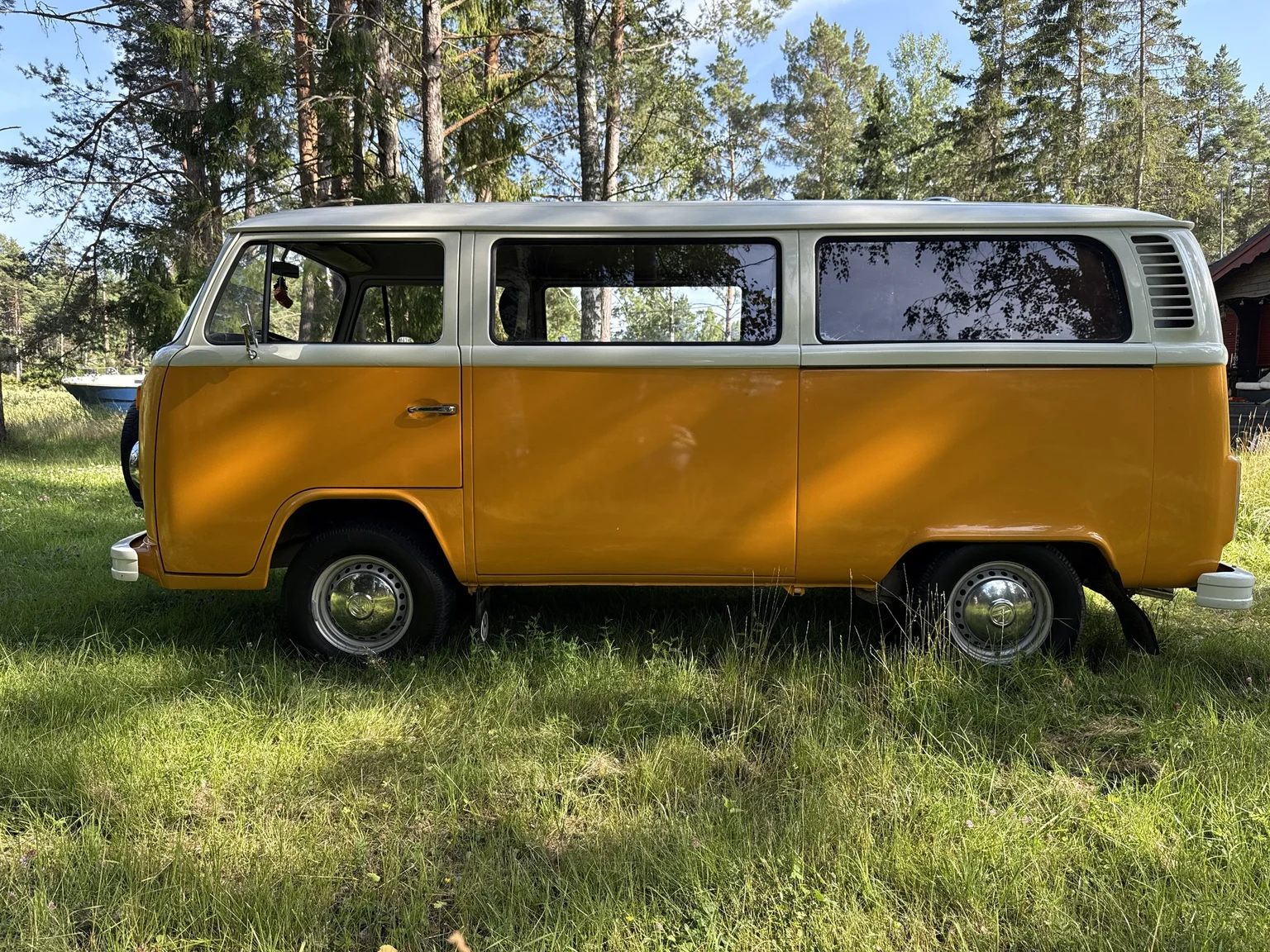 Aussenfoto 1975 Volkswagen Transporter Campervan (9)