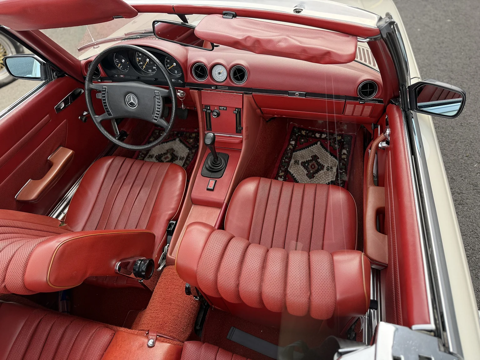 Innenraumfoto von 1973 Mercedes Benz 350 SL  (27)