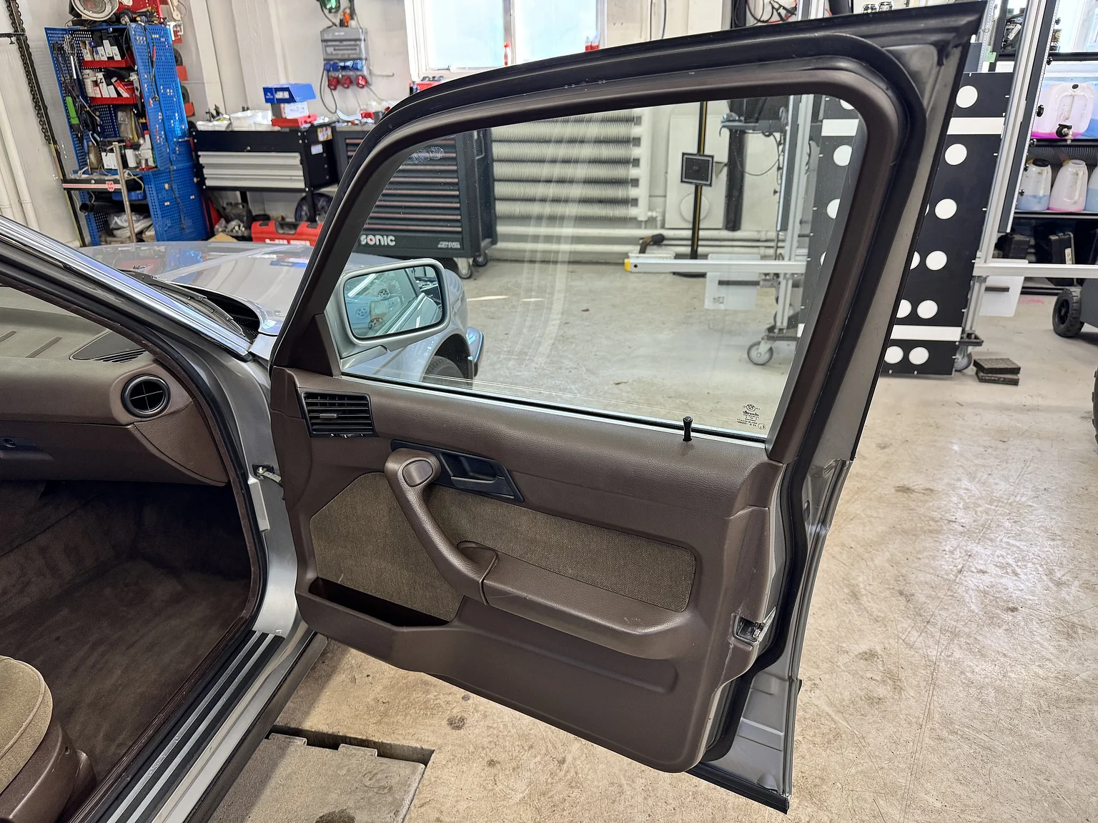 Interior image of 1988 BMW 535i - NO RESERVE (32)